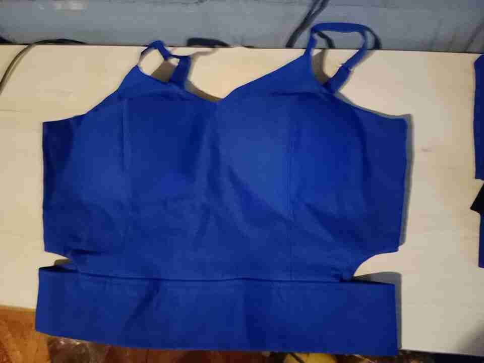 Top negro con cierre frontal - miniatura 6