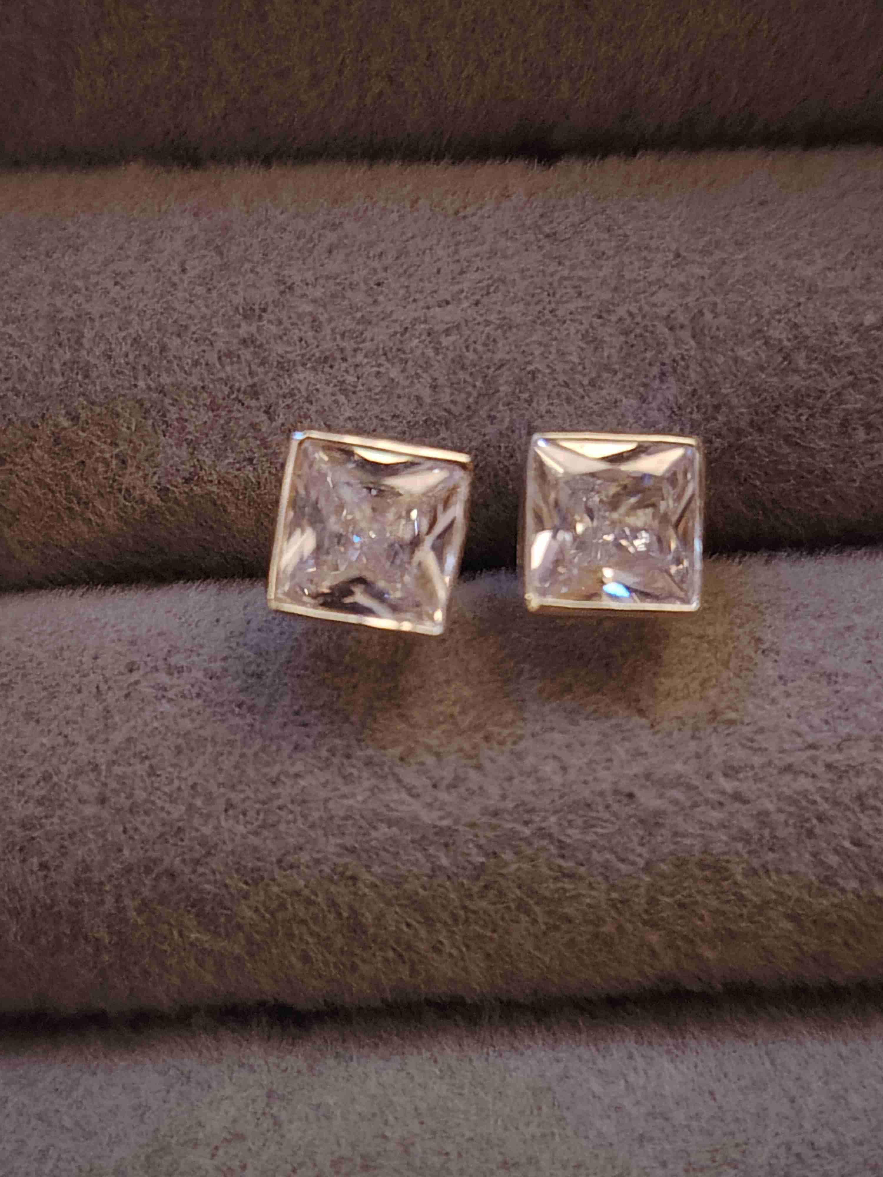 Pendientes cuadrados brillantes