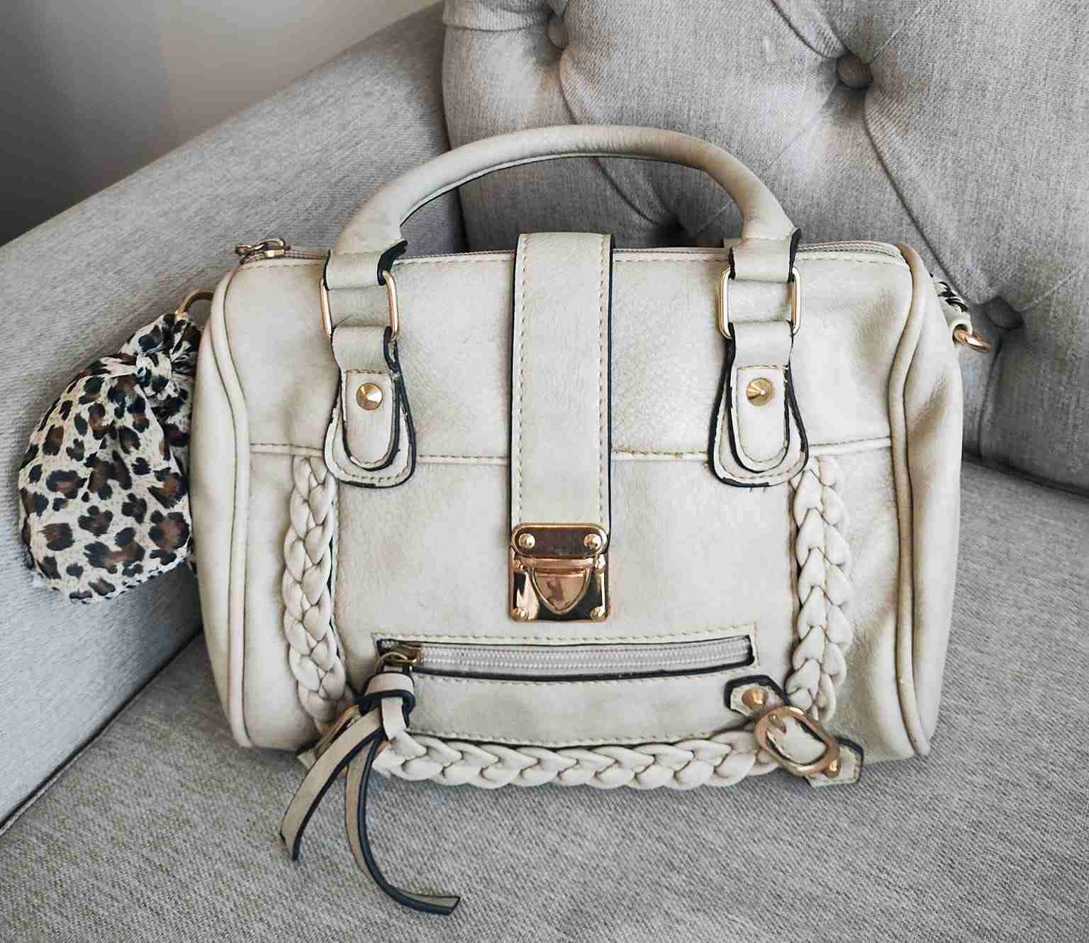 Bolso beige con detalles trenzados - miniatura 1