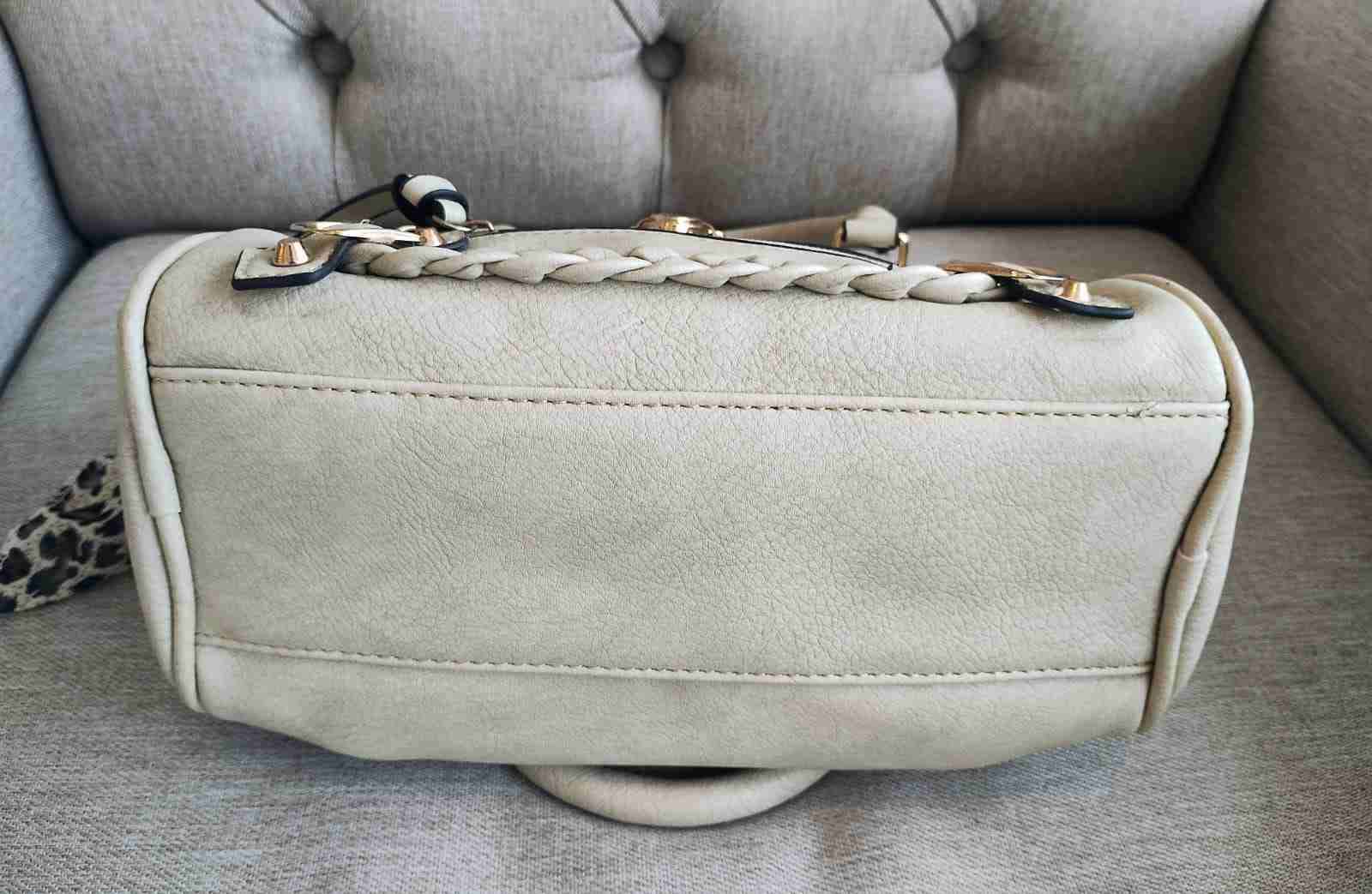 Bolso beige con detalles trenzados - miniatura 4