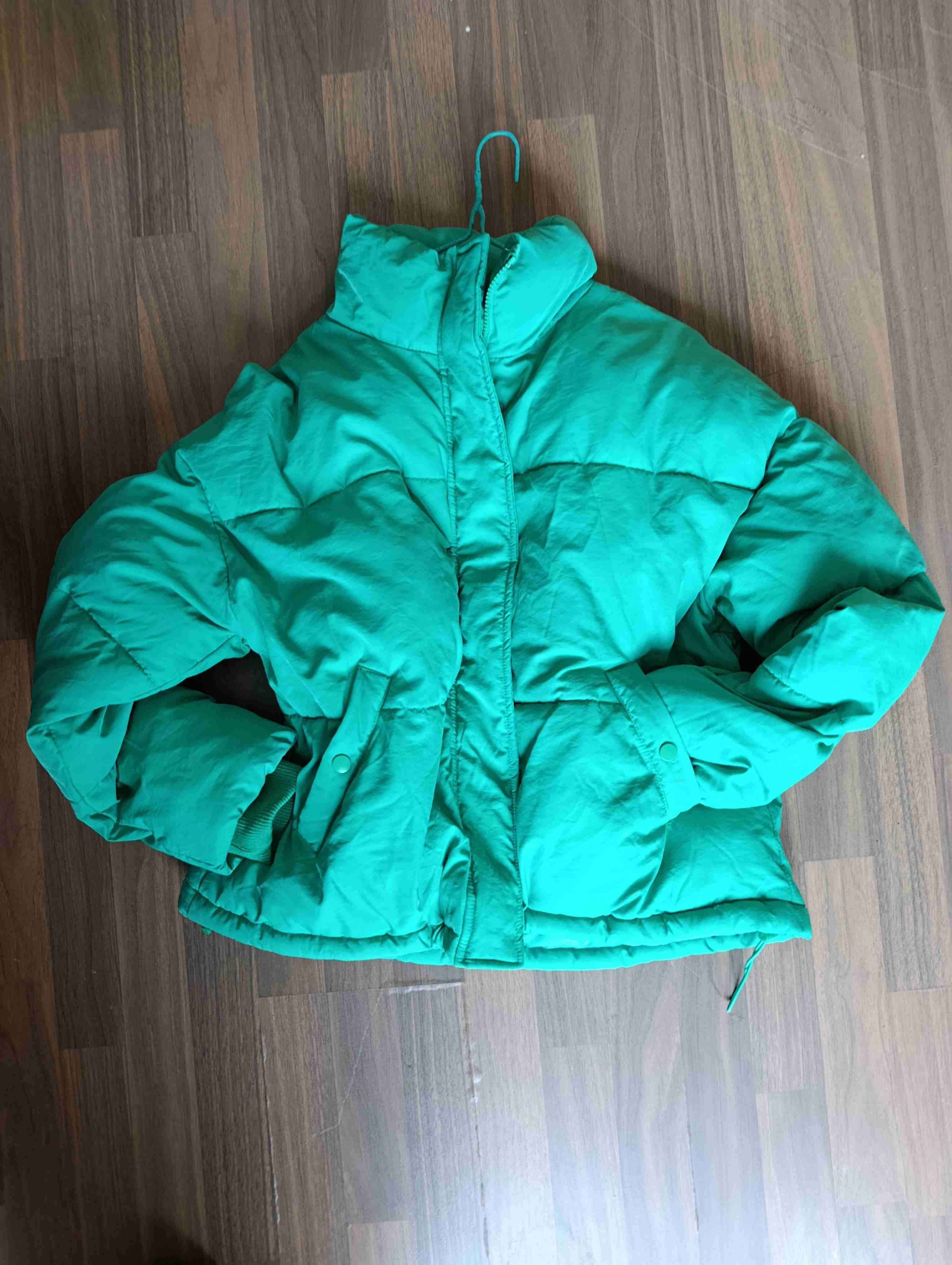 Chaqueta verde acolchada