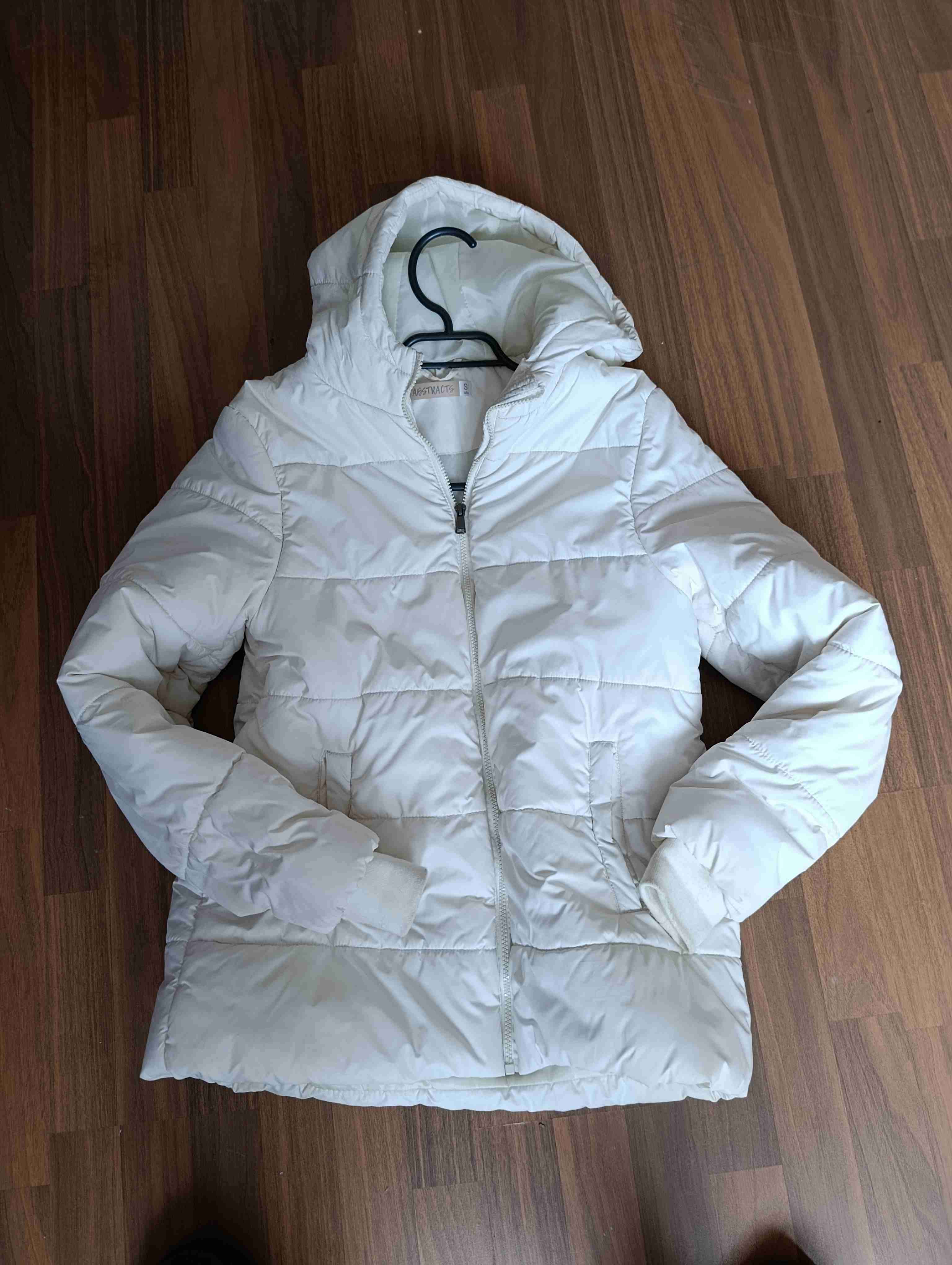 Chaqueta acolchada blanca con capucha