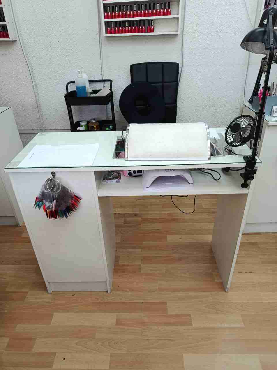 Mesa para manicura - miniatura 1