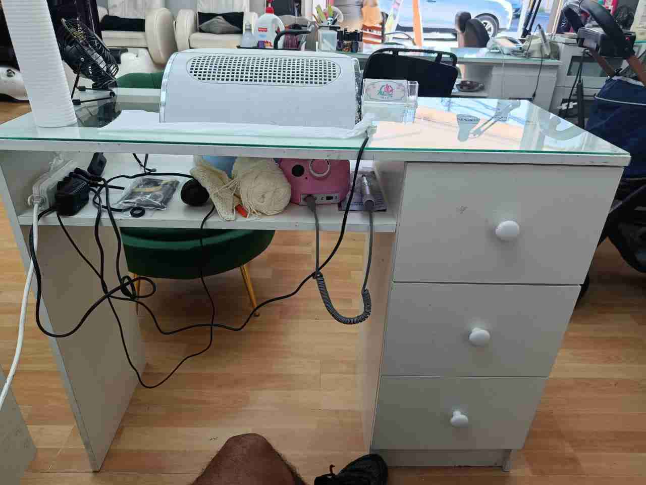 Mesa para manicura - miniatura 2