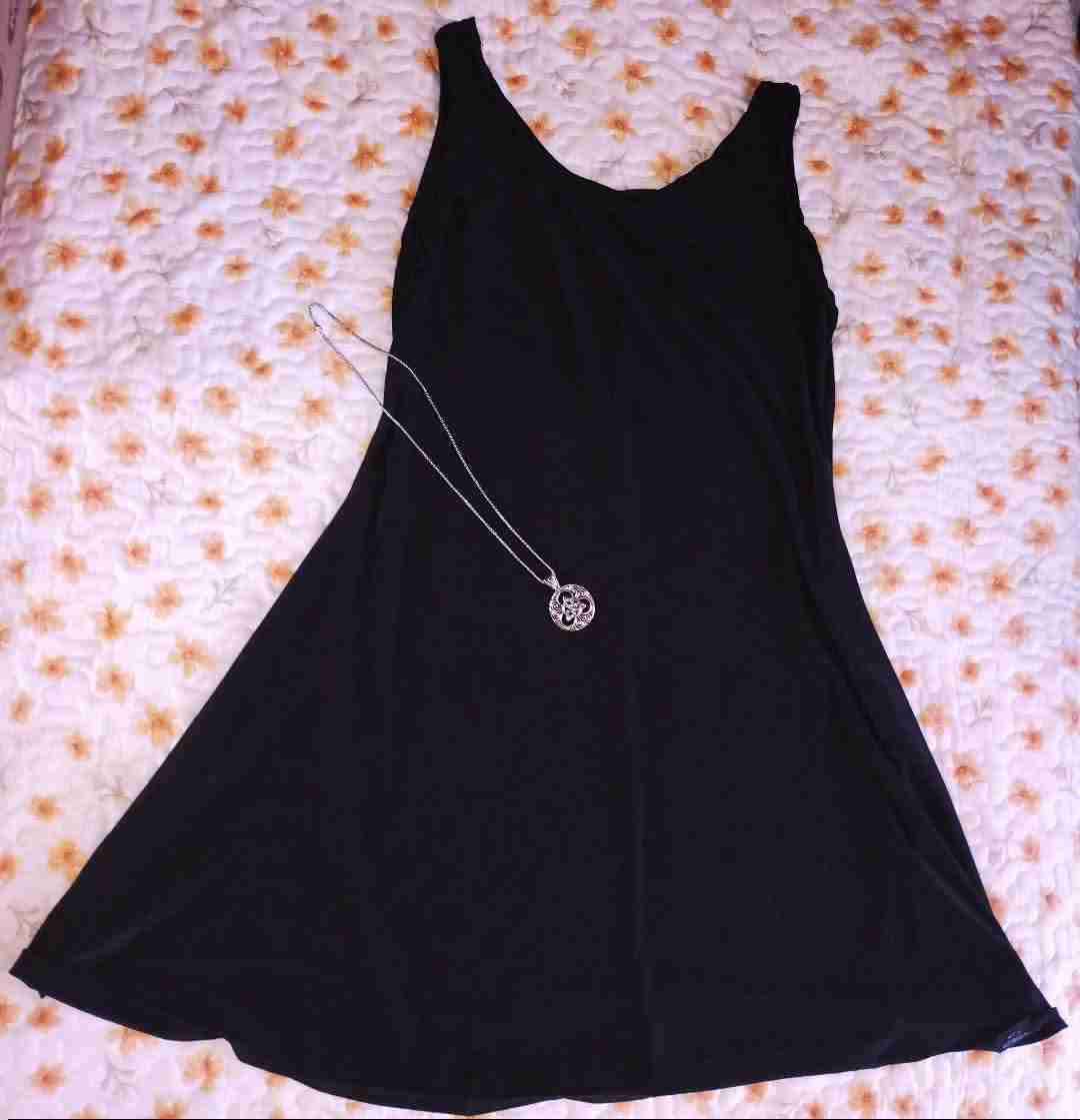 Vestido negro sin mangas
