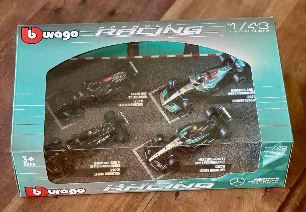 Set autos de carrera Burago 1/43 - miniatura 1