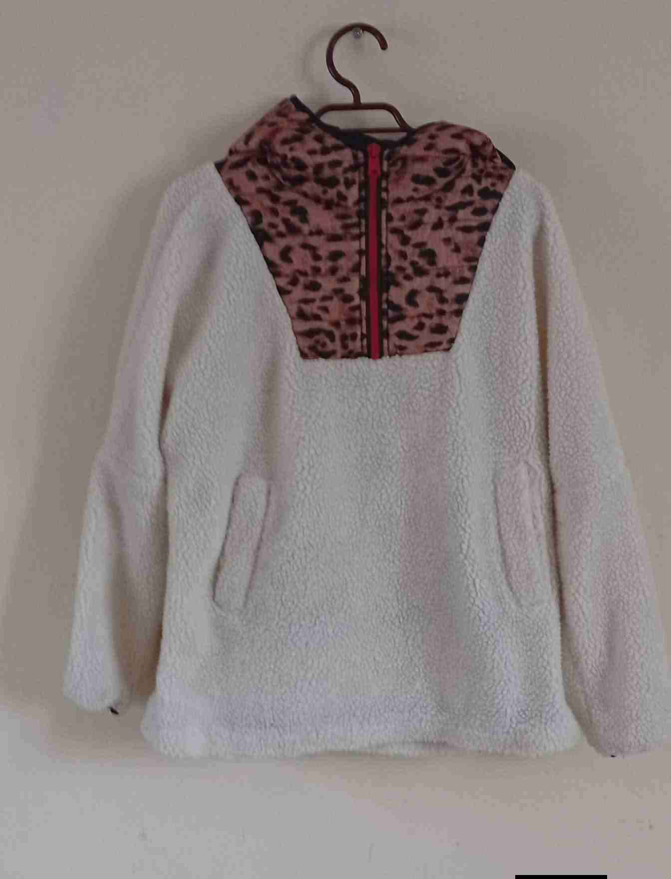 Chaqueta peluda con capucha animal print - miniatura 1