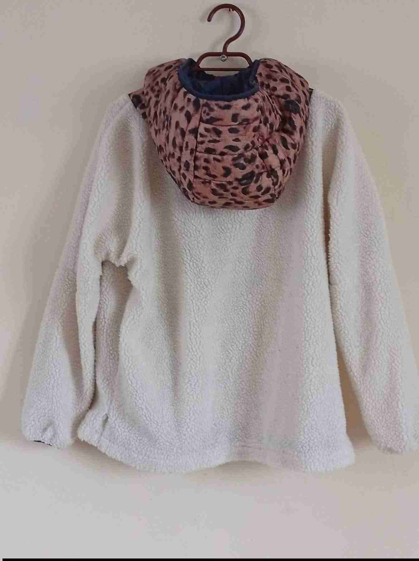 Chaqueta peluda con capucha animal print - miniatura 3