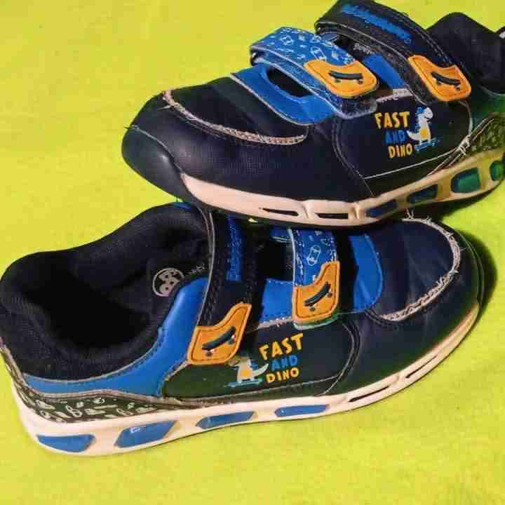 Zapatillas infantiles azul con velcro - miniatura 1