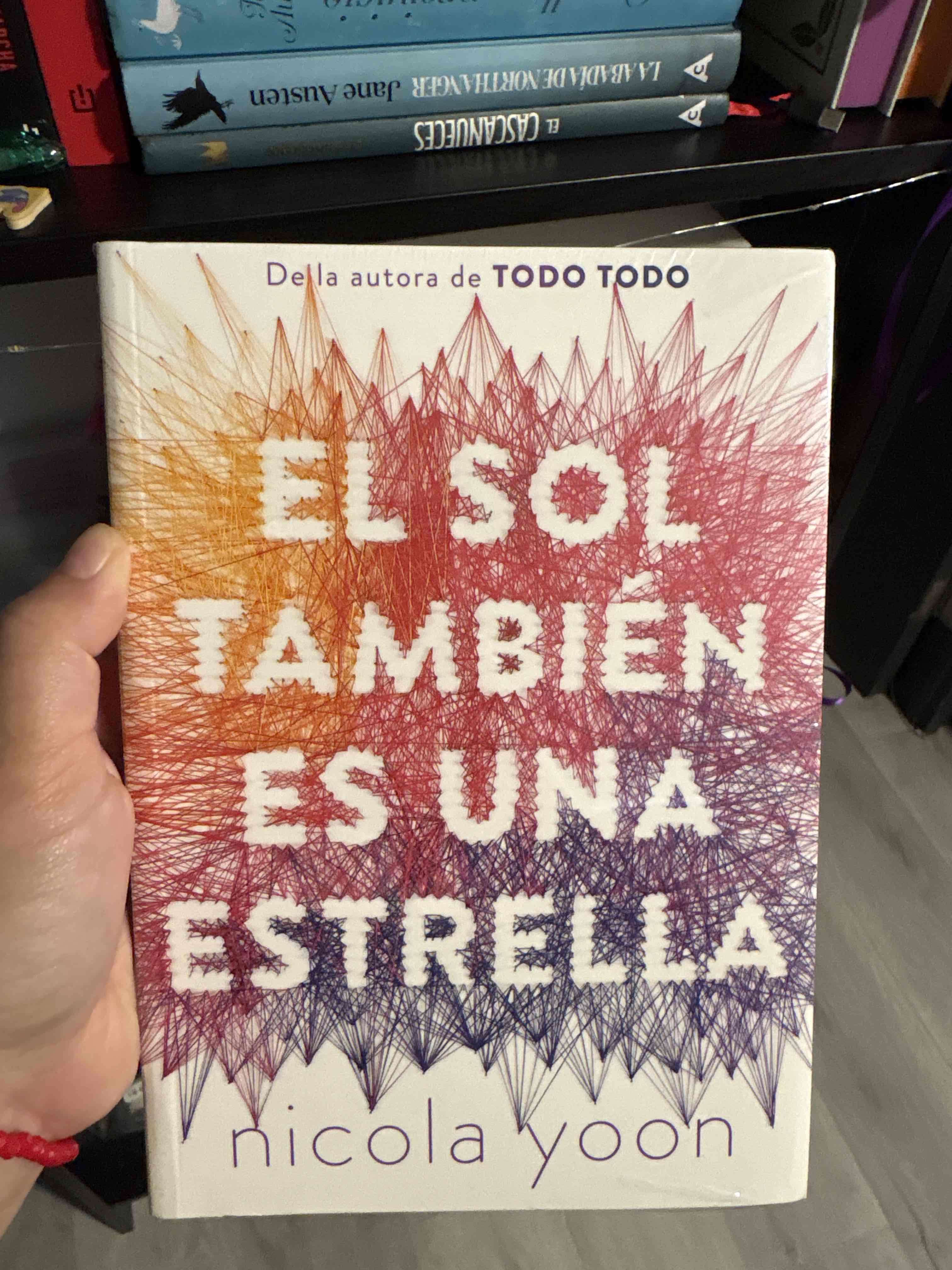 El sol también es una estrella - libro - miniatura 1