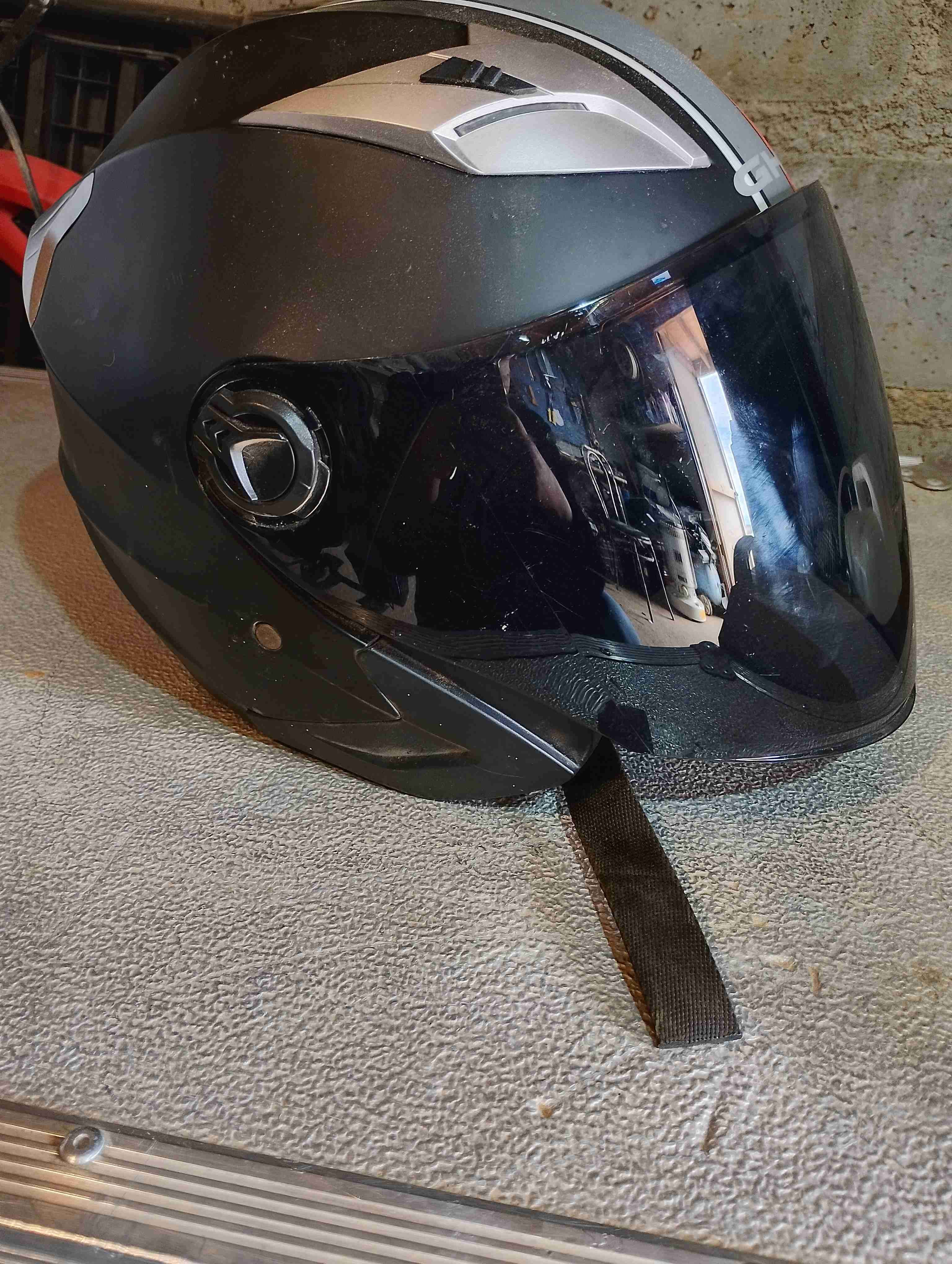 Casco integral negro y rojo - miniatura 2