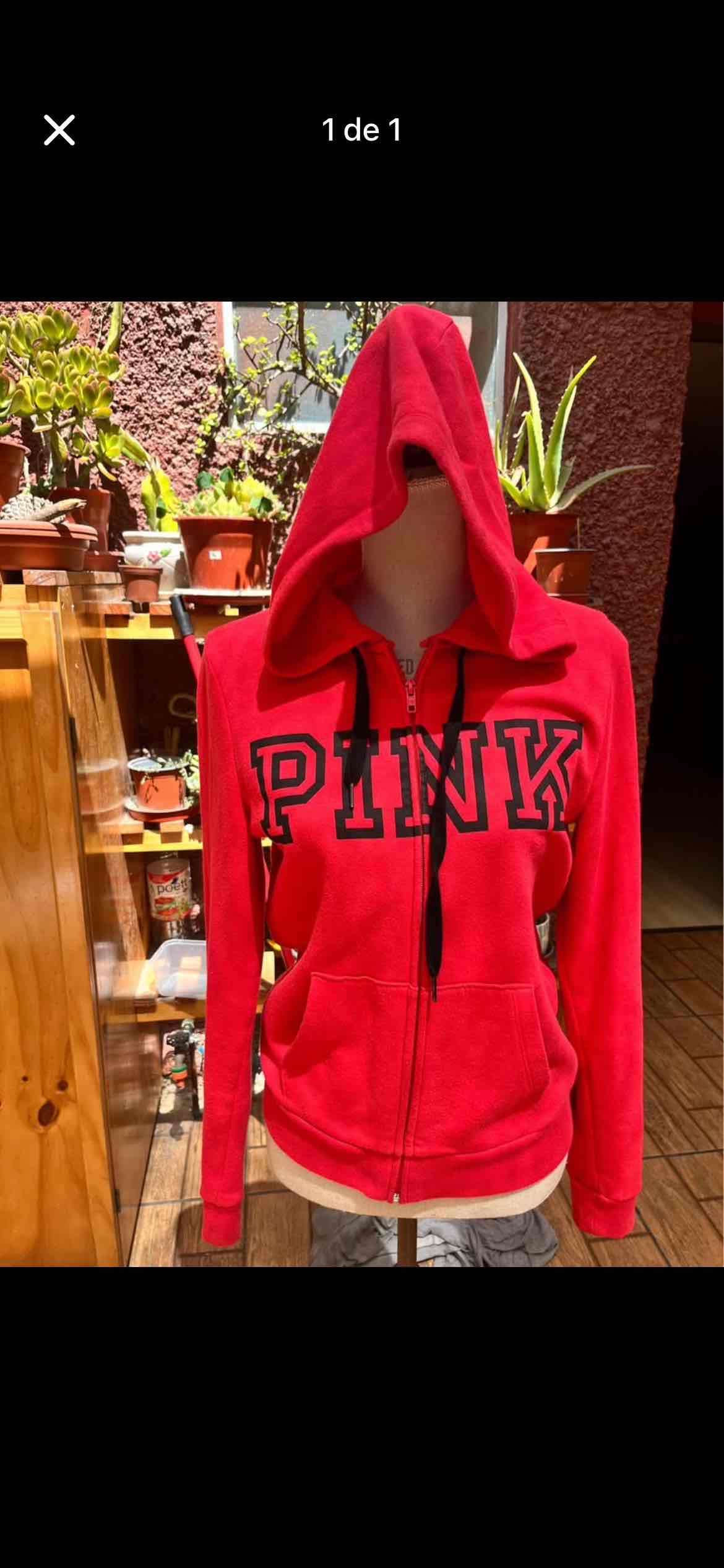 Polerón rojo con capucha PINK