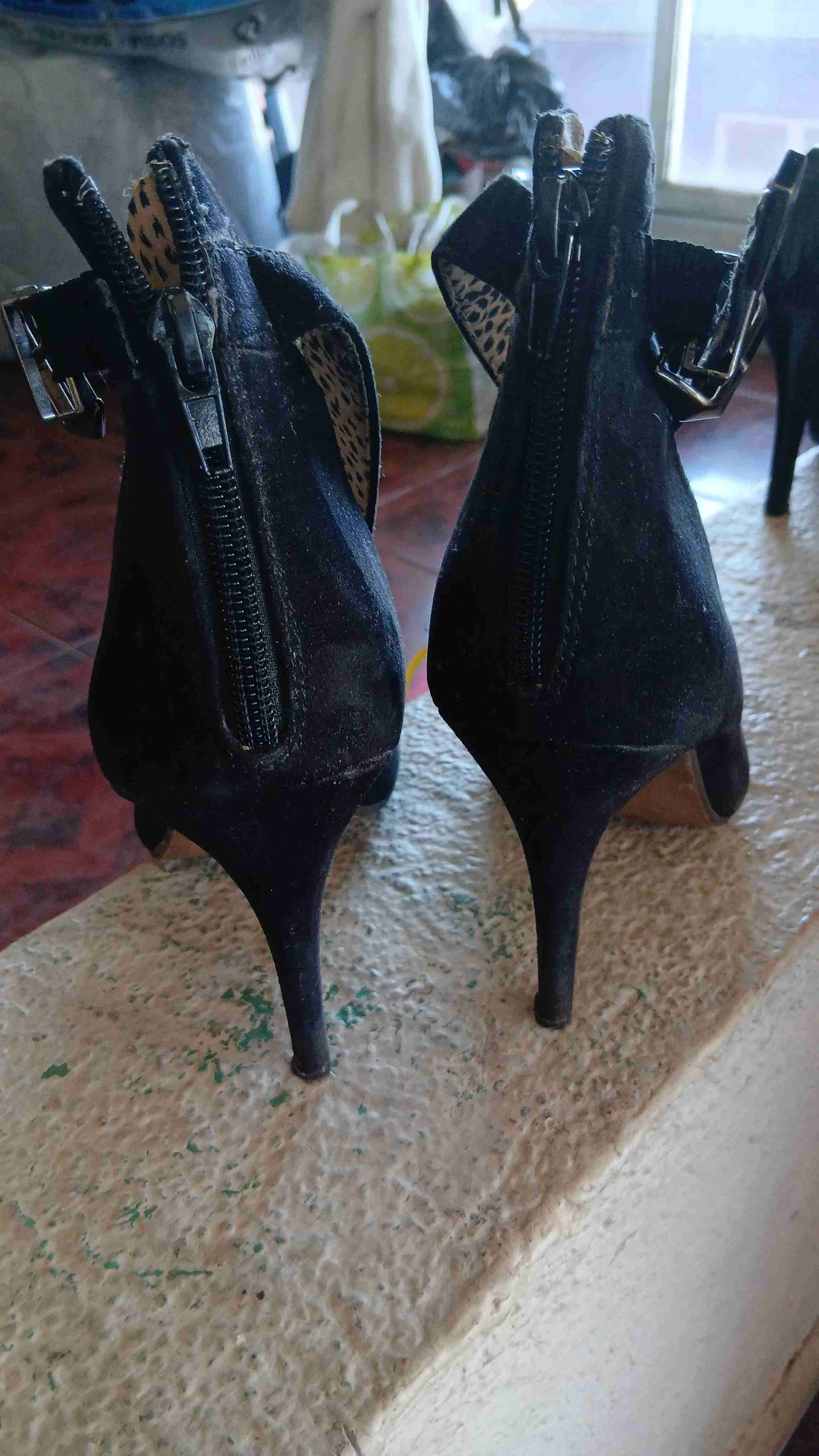 Zapatos de tacón negros con cierre - miniatura 1