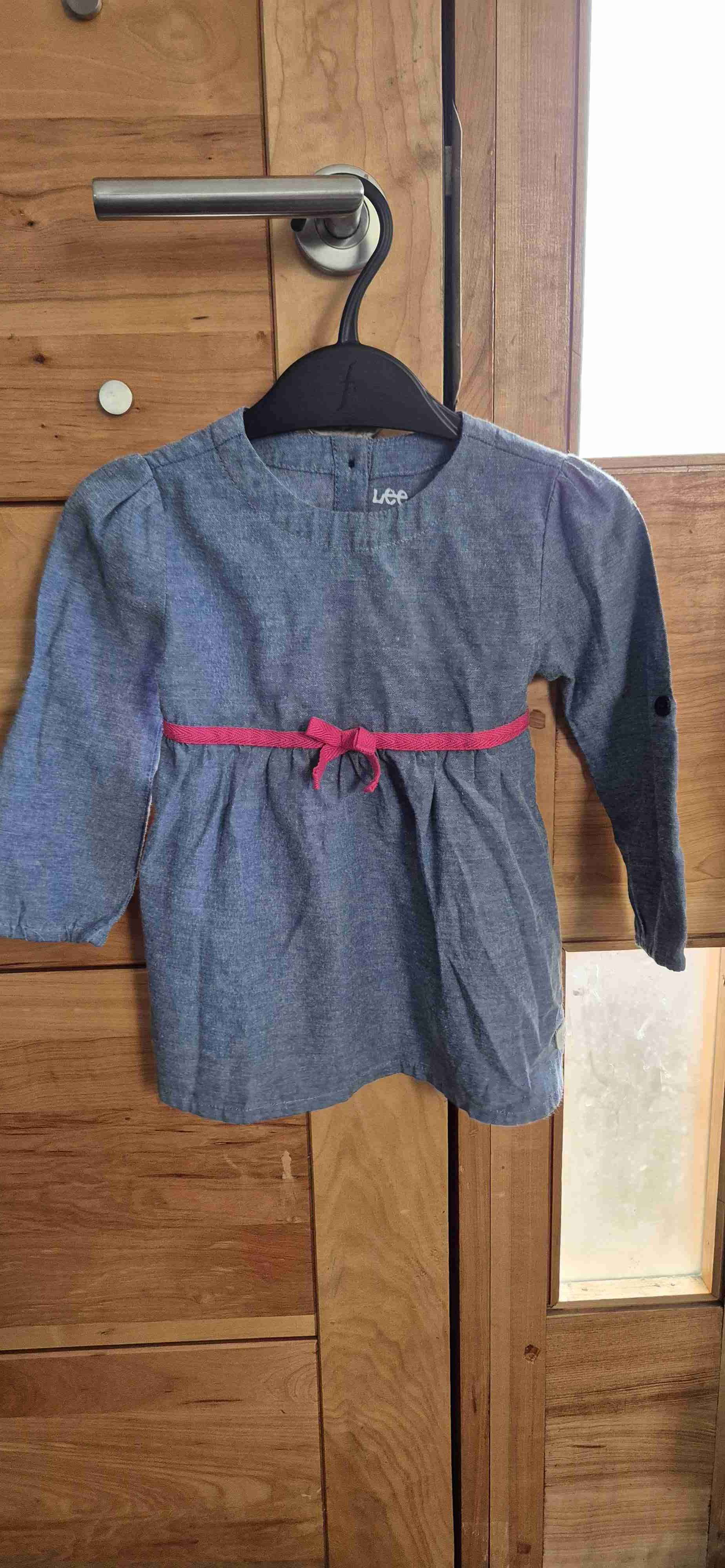 Vestido de mezclilla con cinta rosa talla 3 - miniatura 1