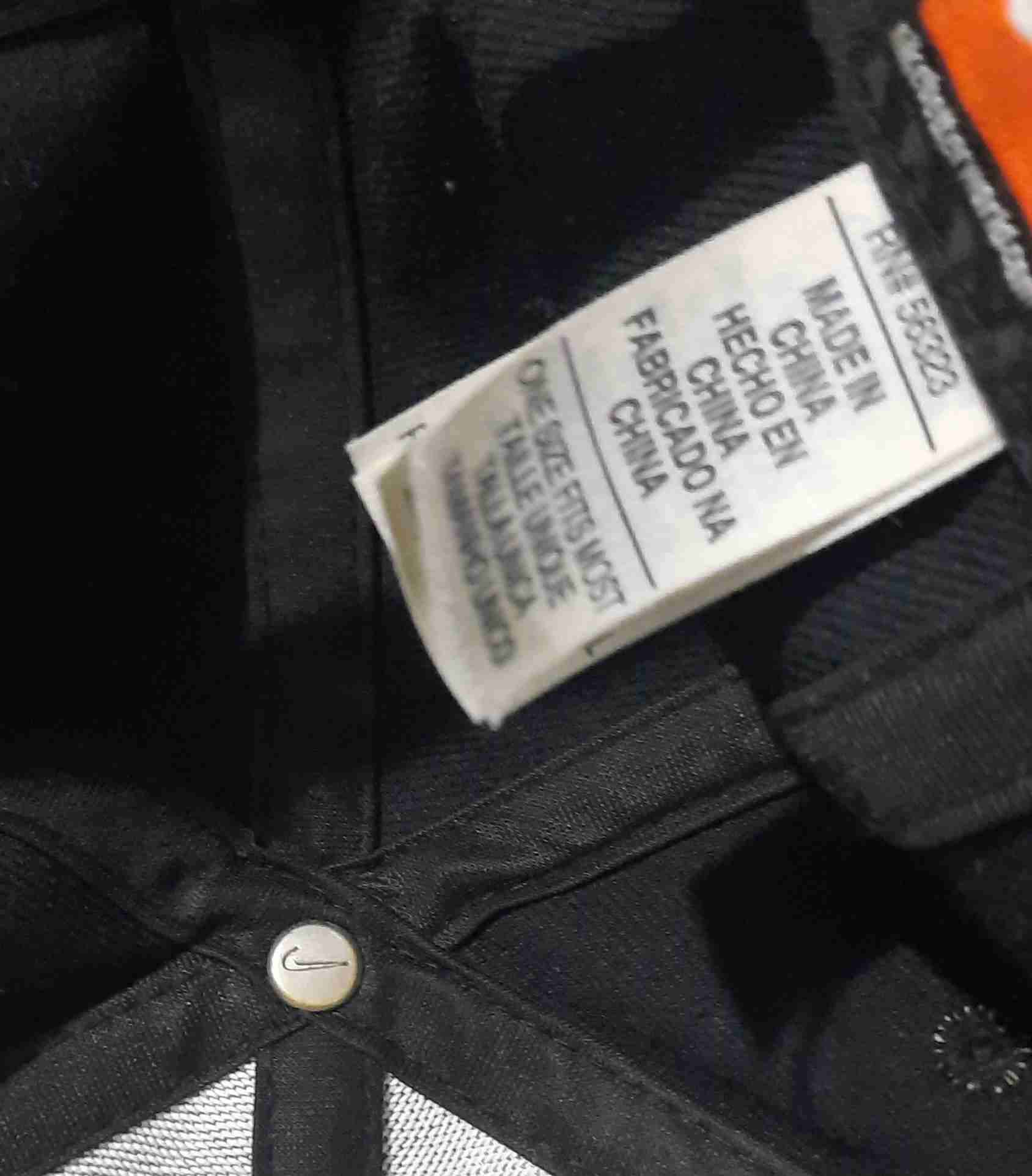 Gorro negro Nike con logo - miniatura 2