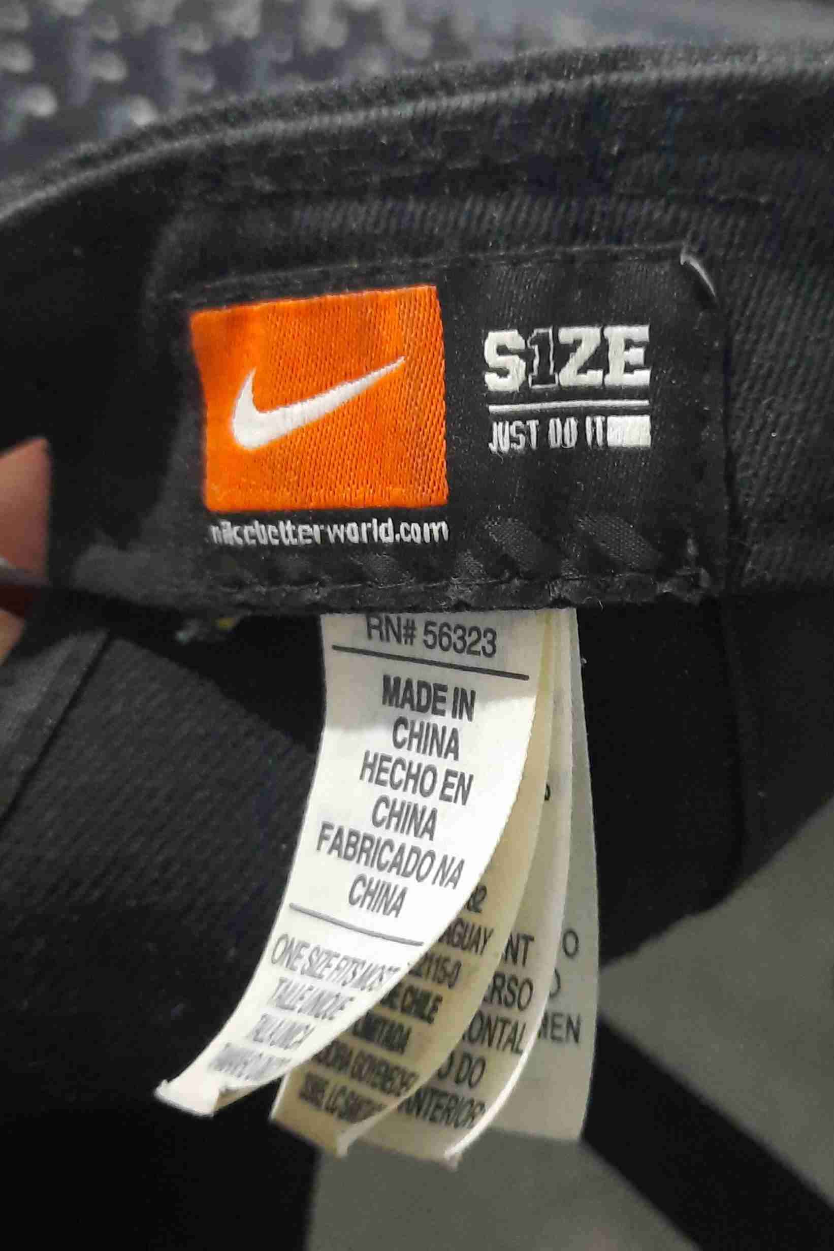 Gorro negro Nike con logo - miniatura 3