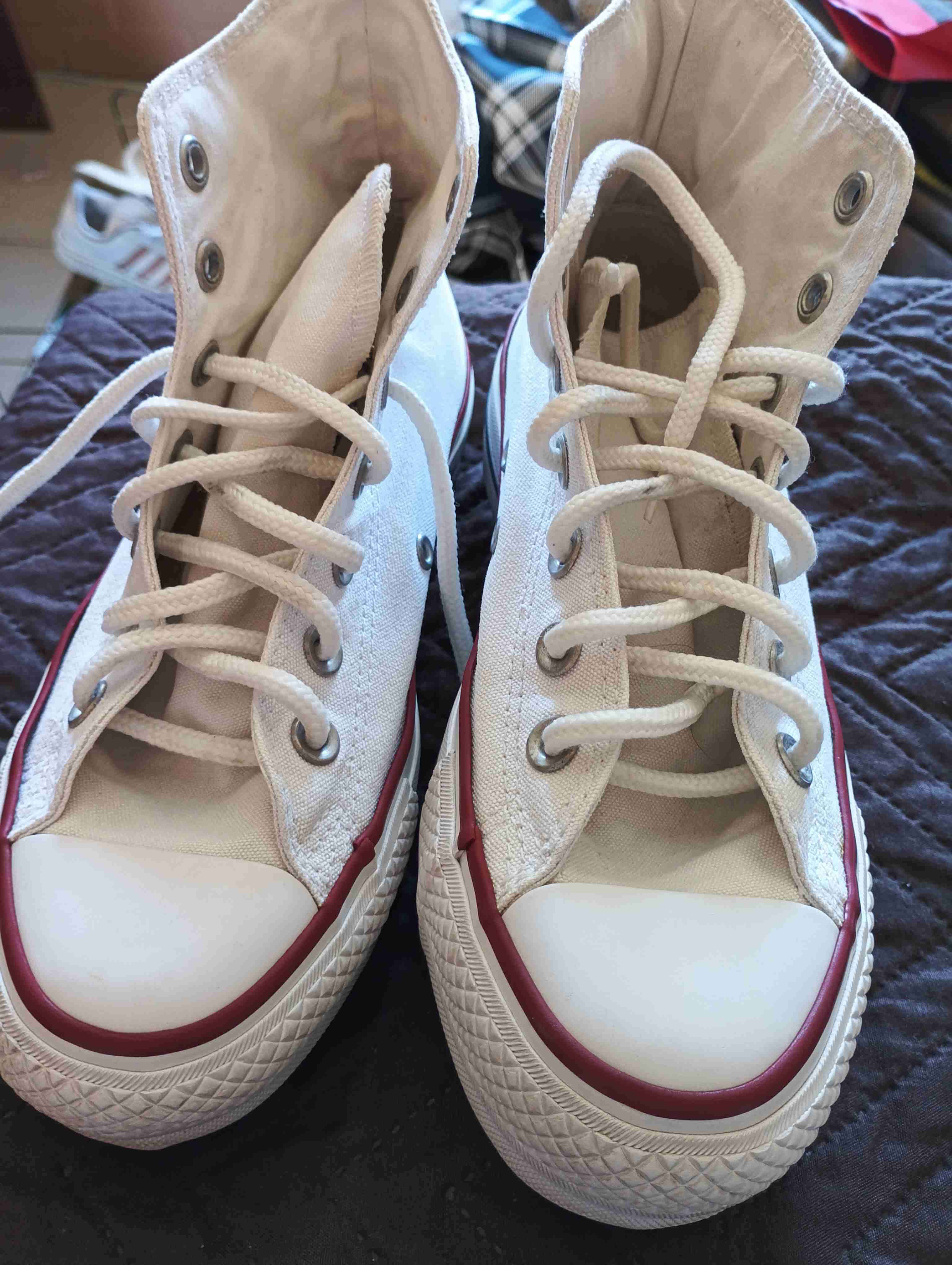 Falda escocesa plisaday zapatillas converse - miniatura 4