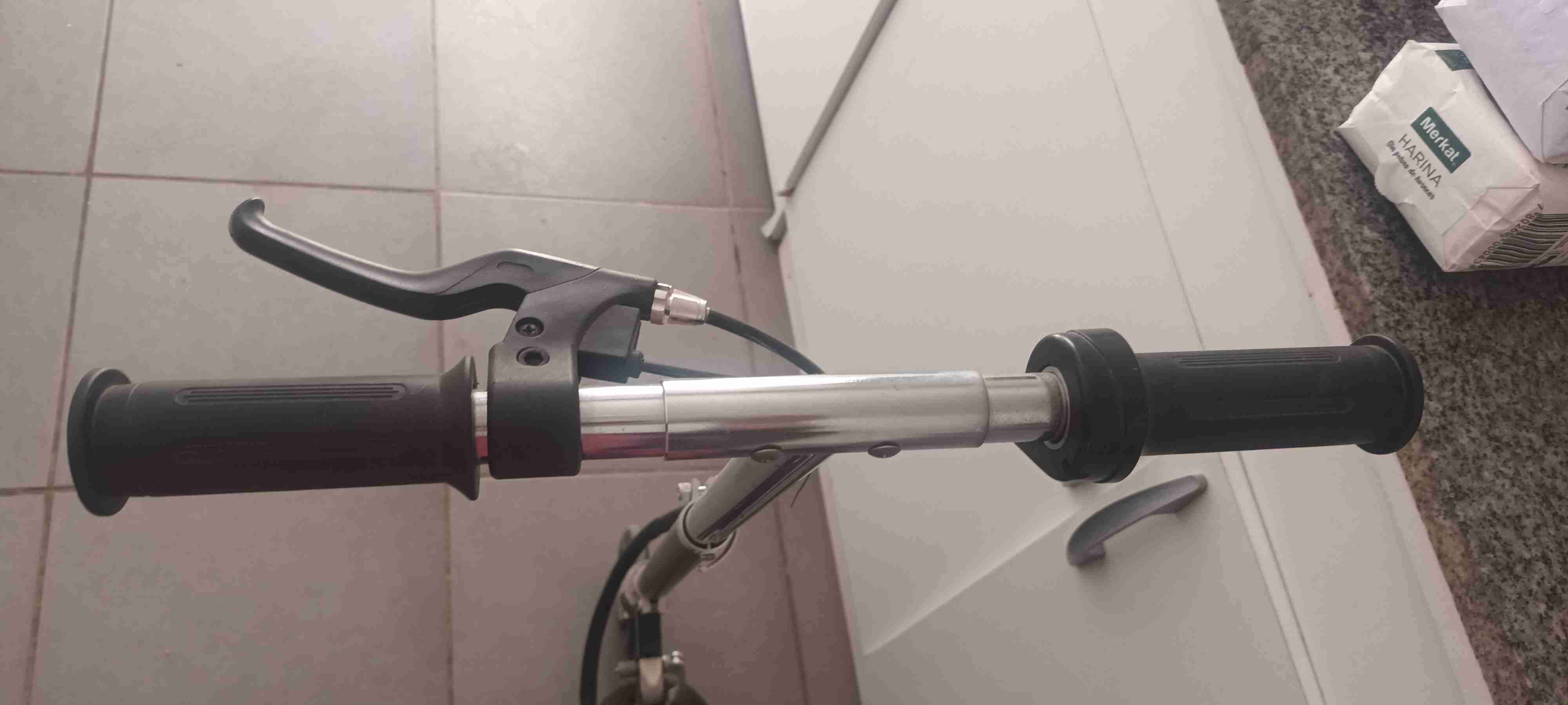 Scooter eléctrico con asiento - miniatura 2