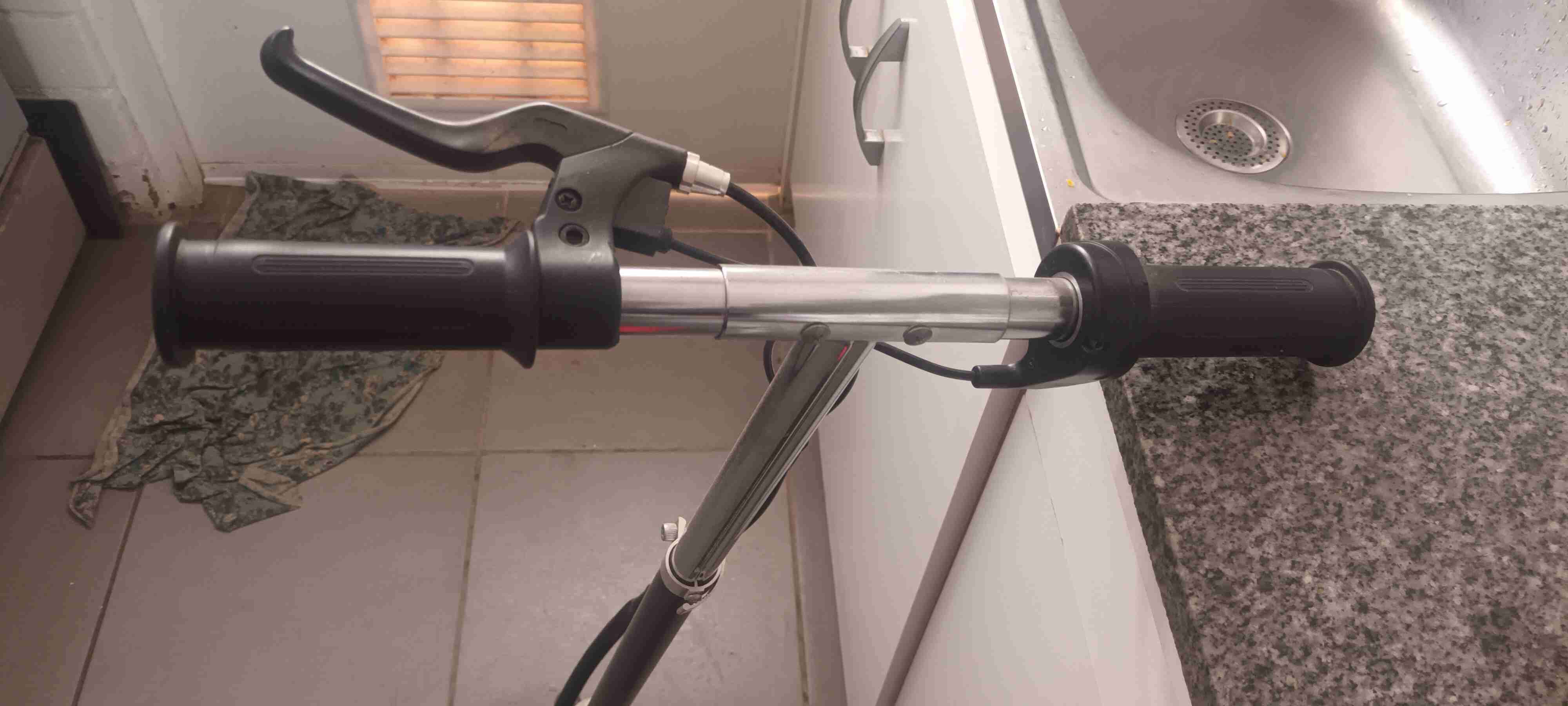 Scooter eléctrico con asiento - miniatura 4