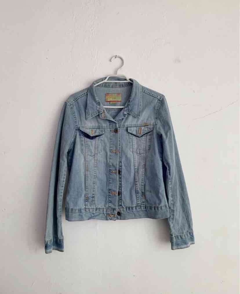 Chaqueta de mezclilla azul clara