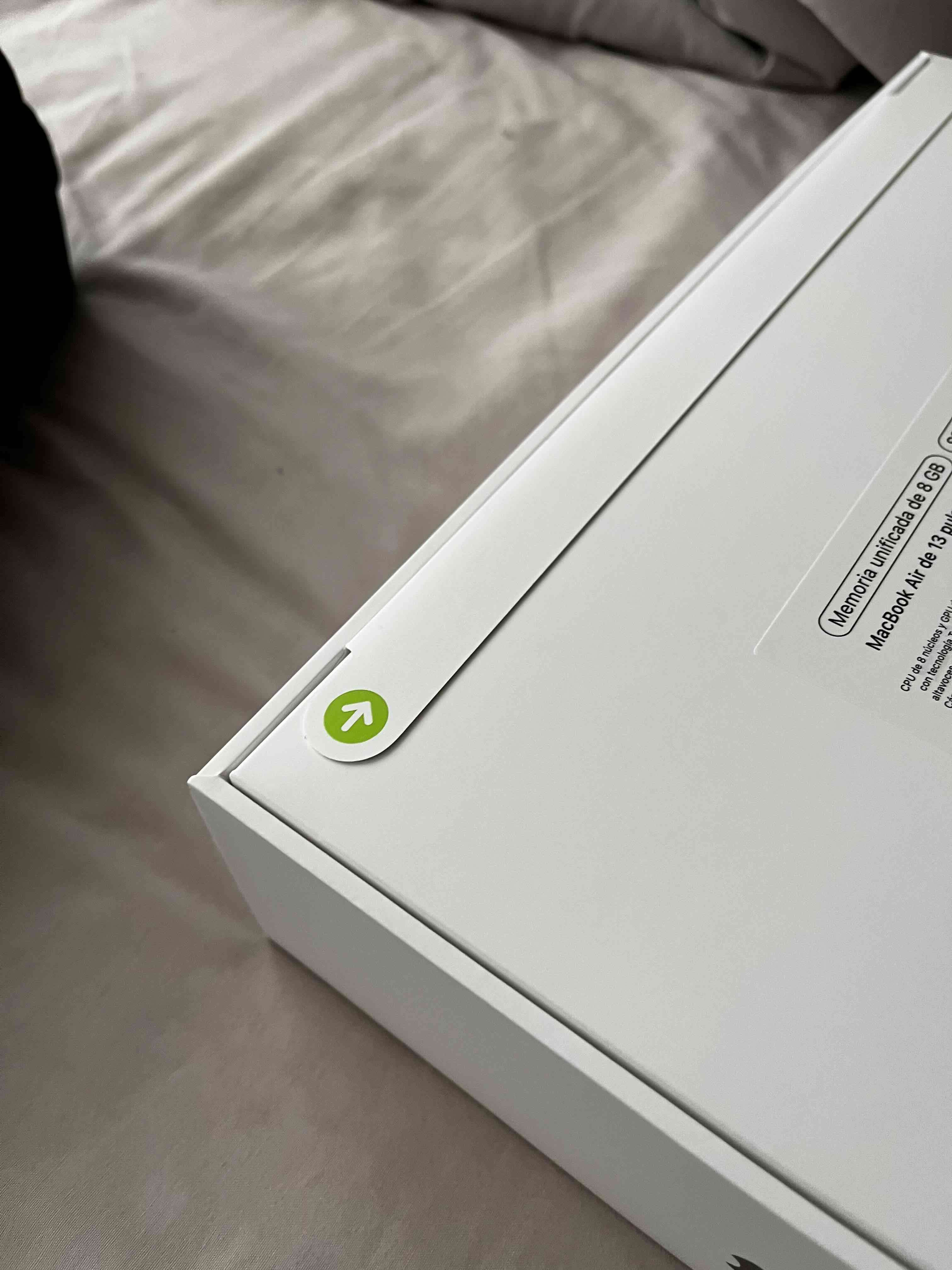 MacBook Air nuevo en caja 13 /8 gb /256 - miniatura 3