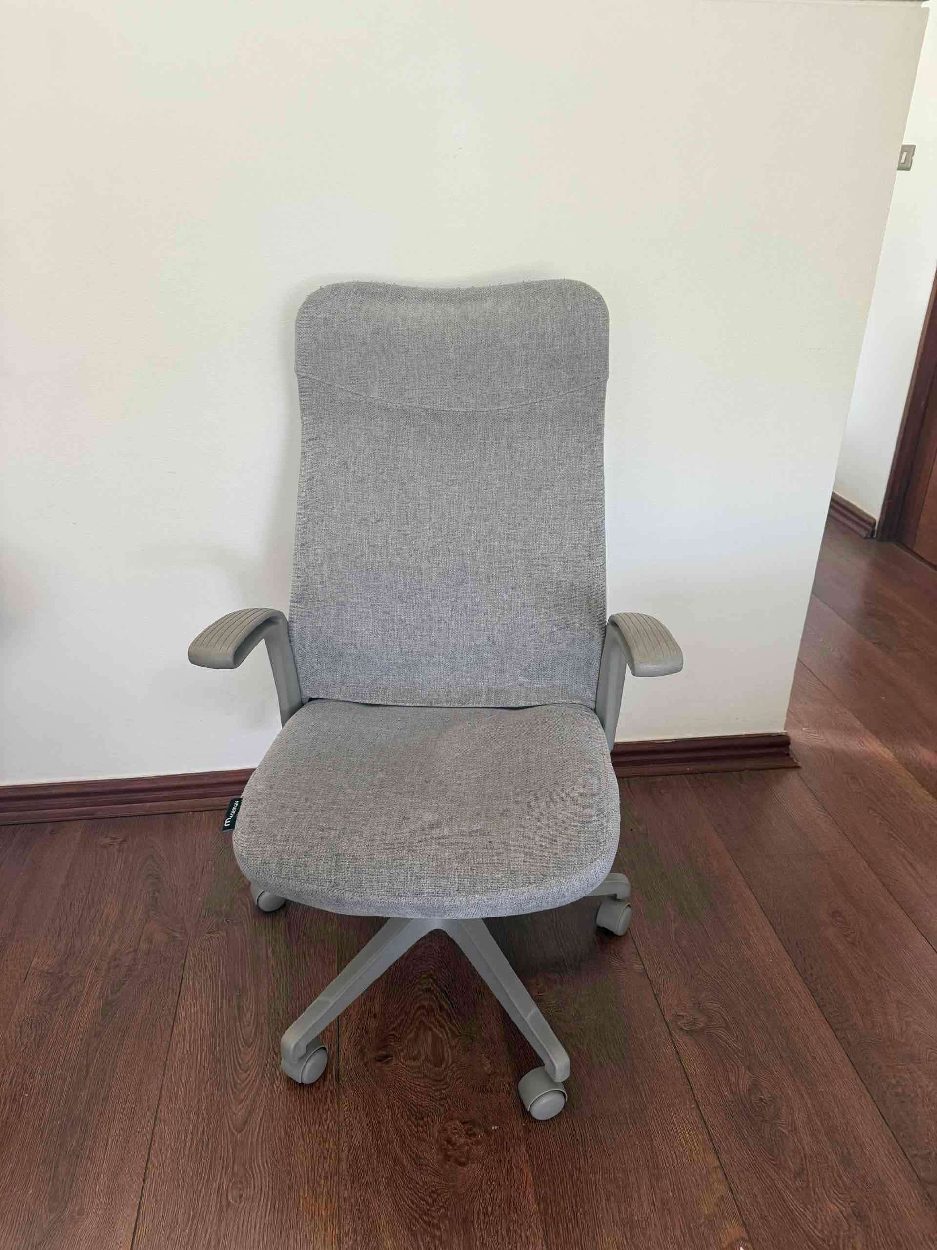 Silla de oficina gris claro - miniatura 1