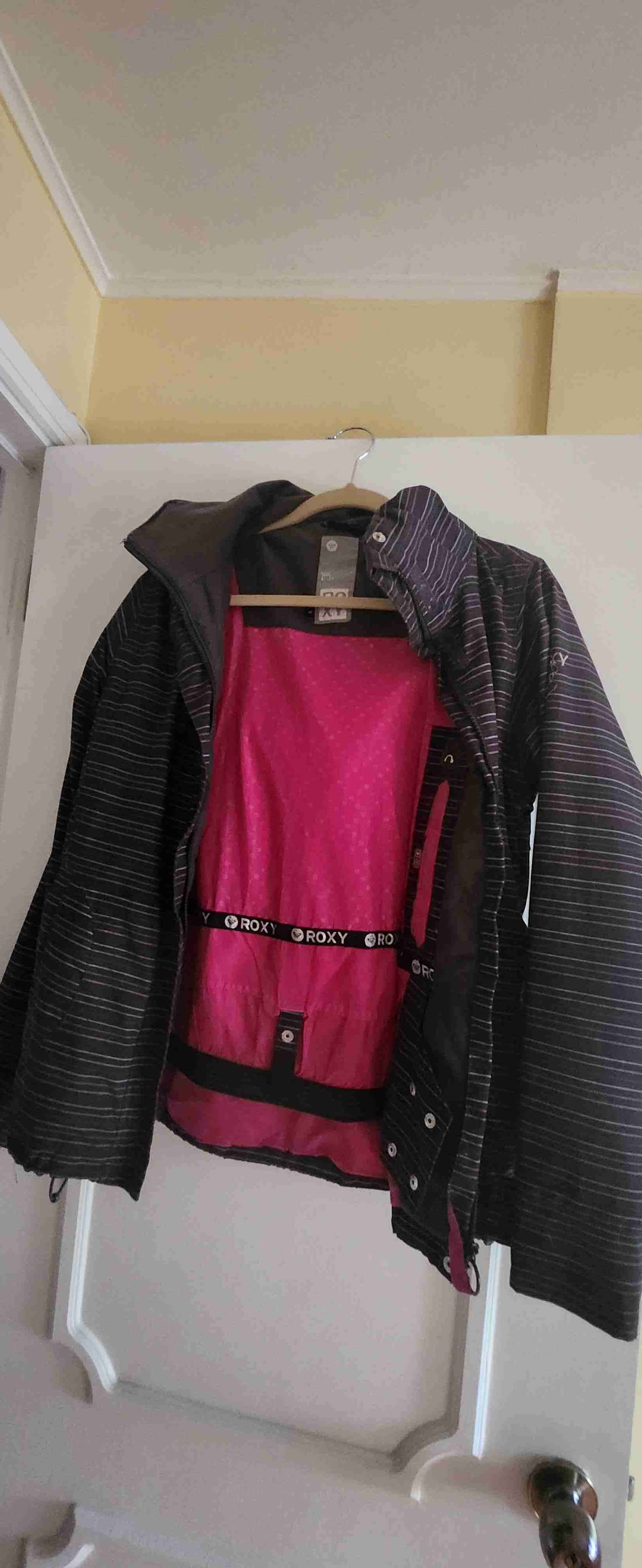 Chaqueta Roxy negra y rosada - miniatura 1