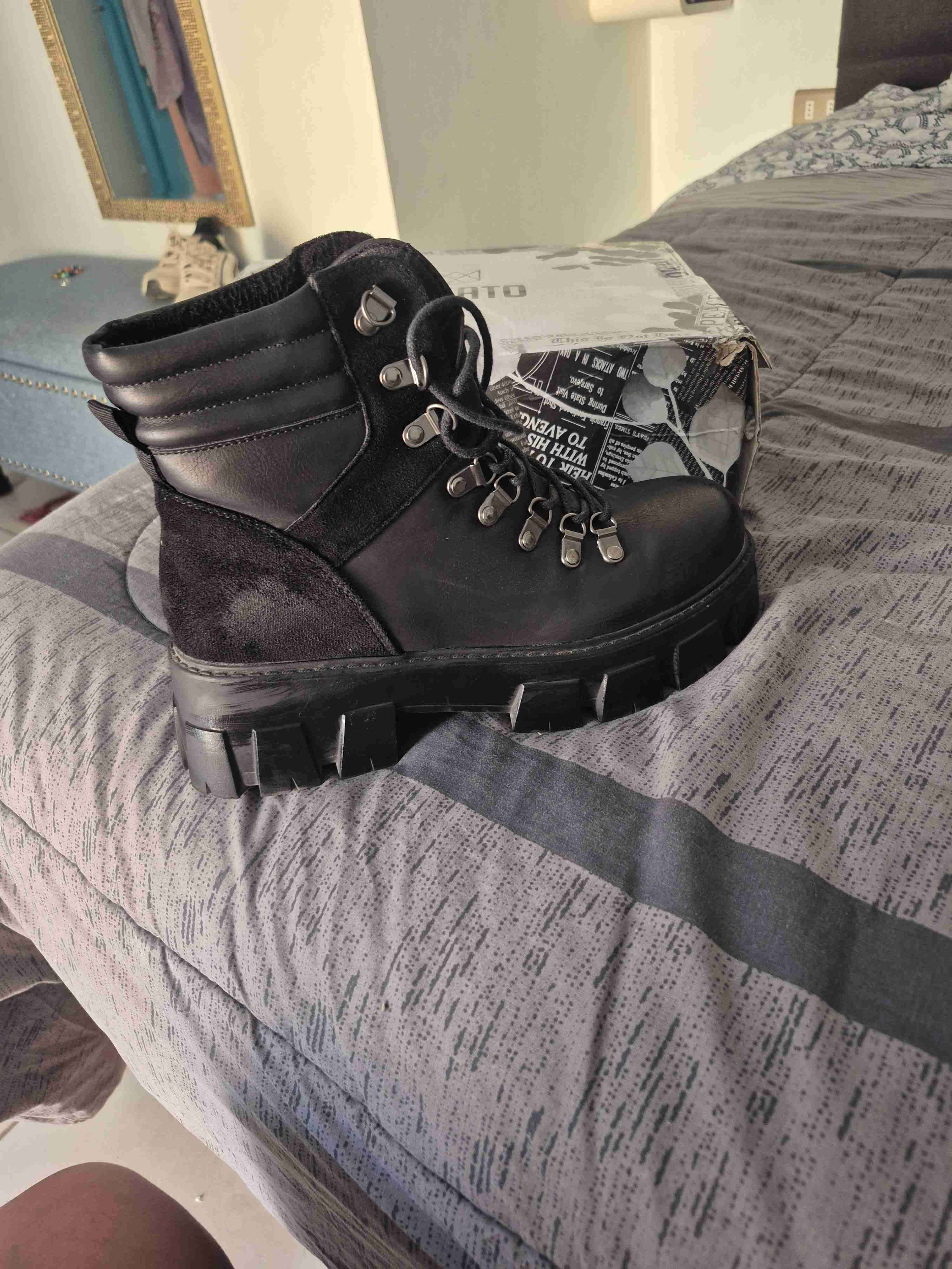 Botas negras con plataforma