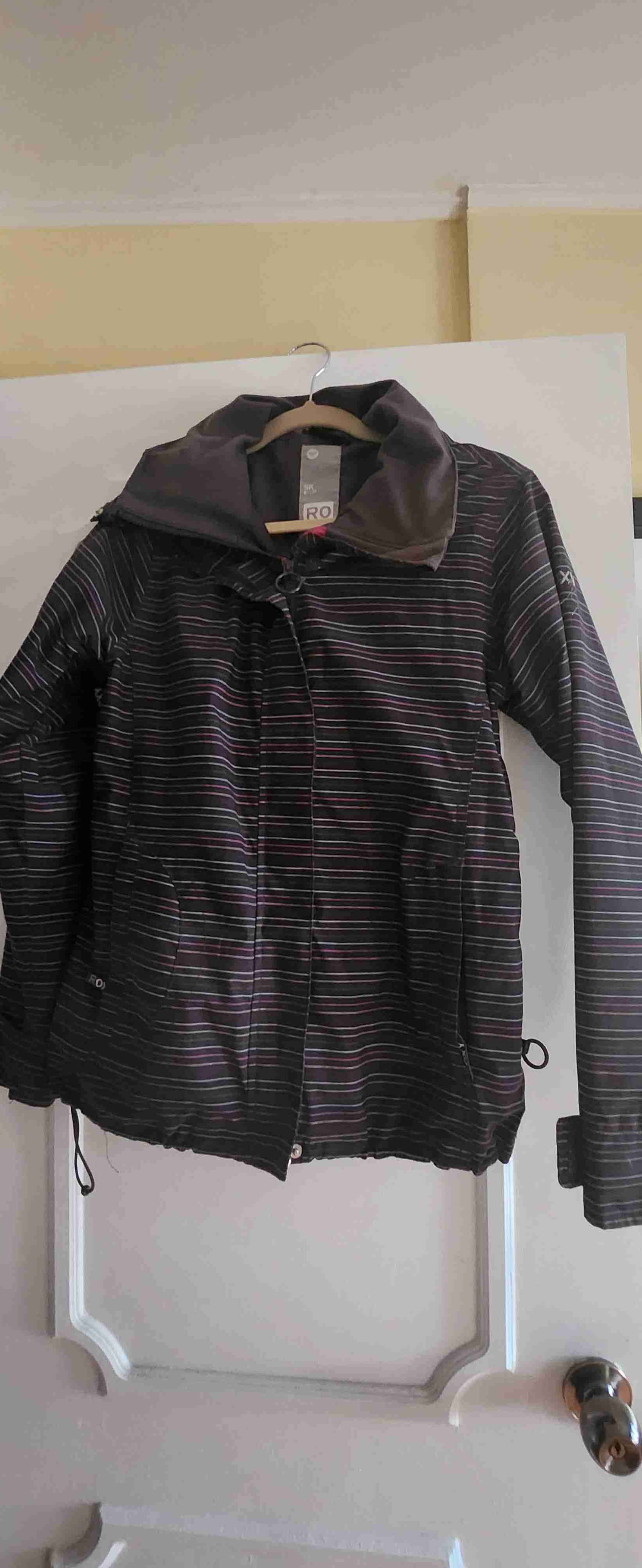 Chaqueta Roxy negra y rosada - miniatura 3