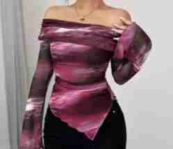 Polera hombros descubiertos morada