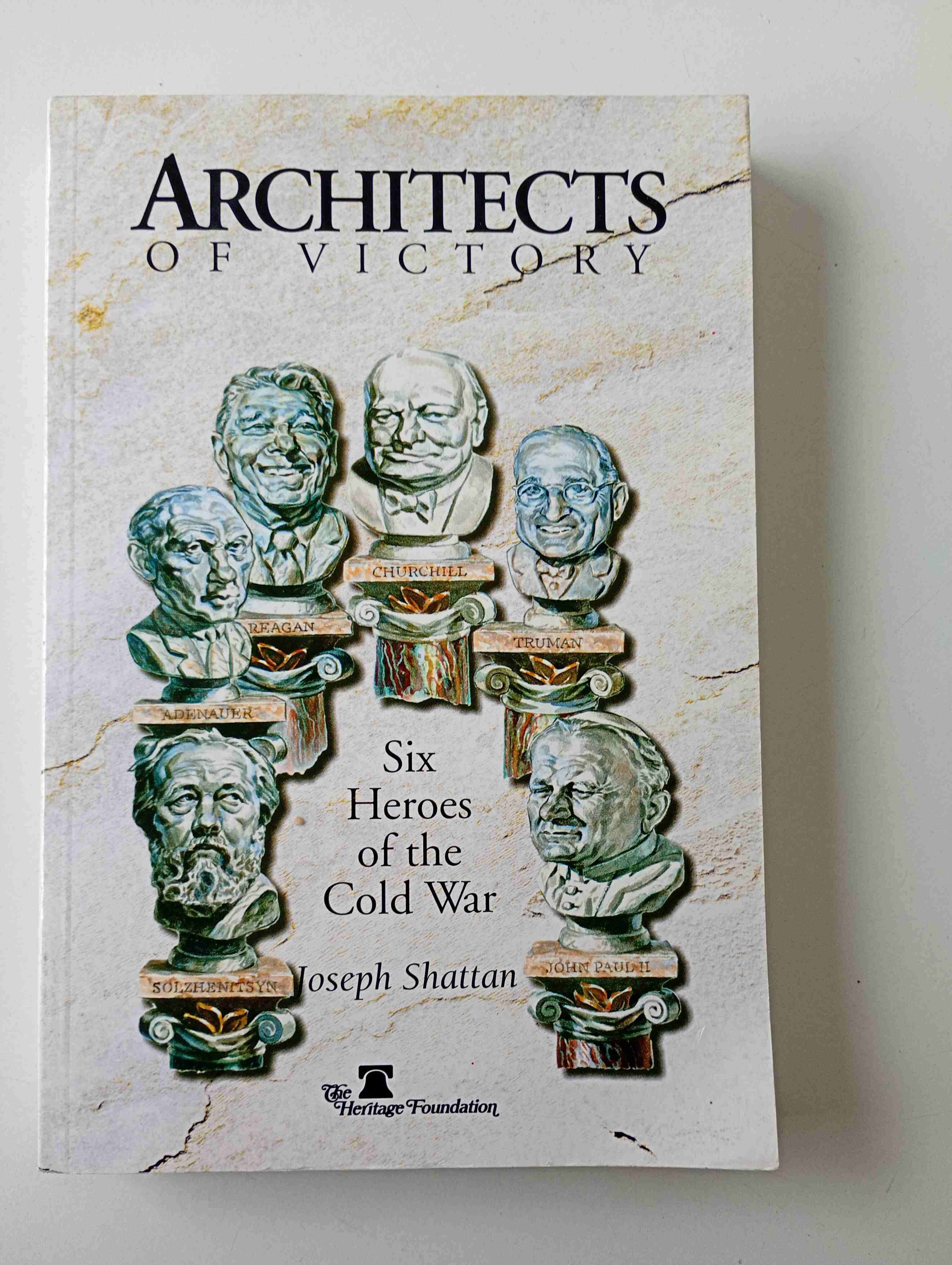 Libro 'Architects of Victory' - miniatura 1