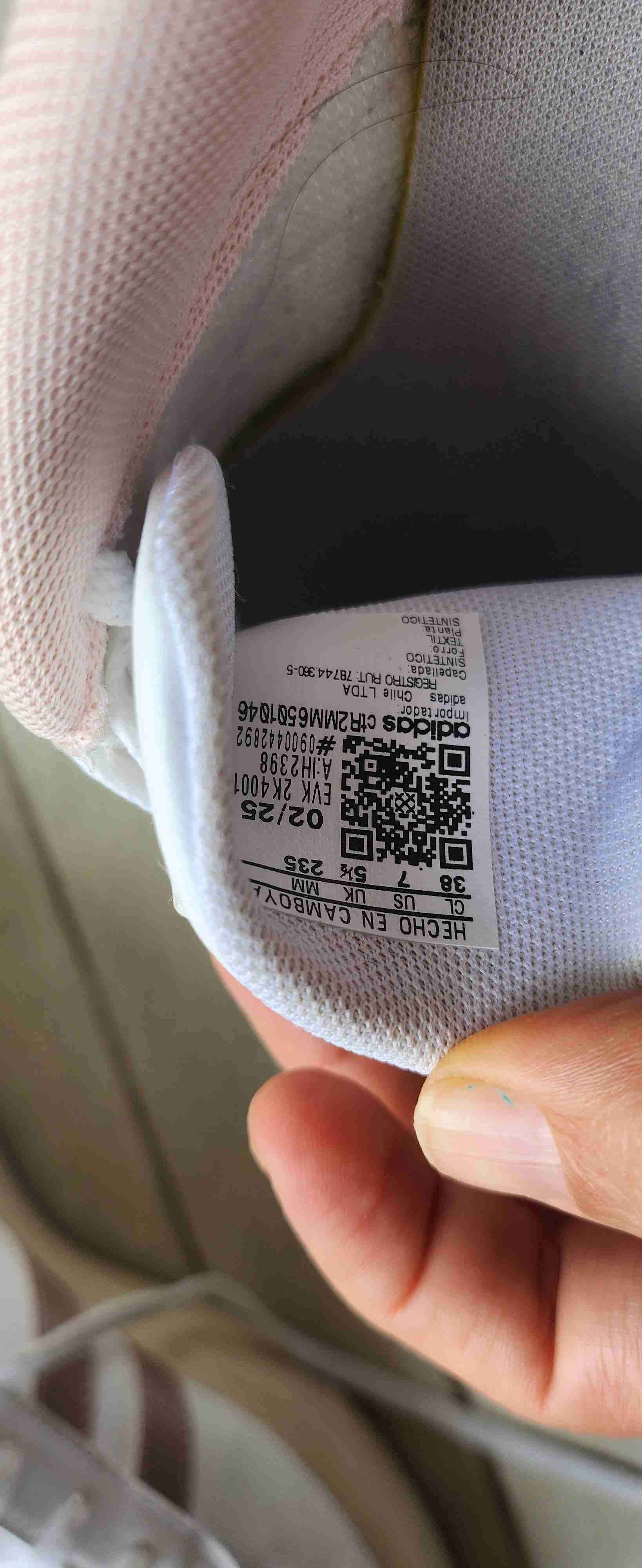 Zapatillas blancas marca Adidas - miniatura 3