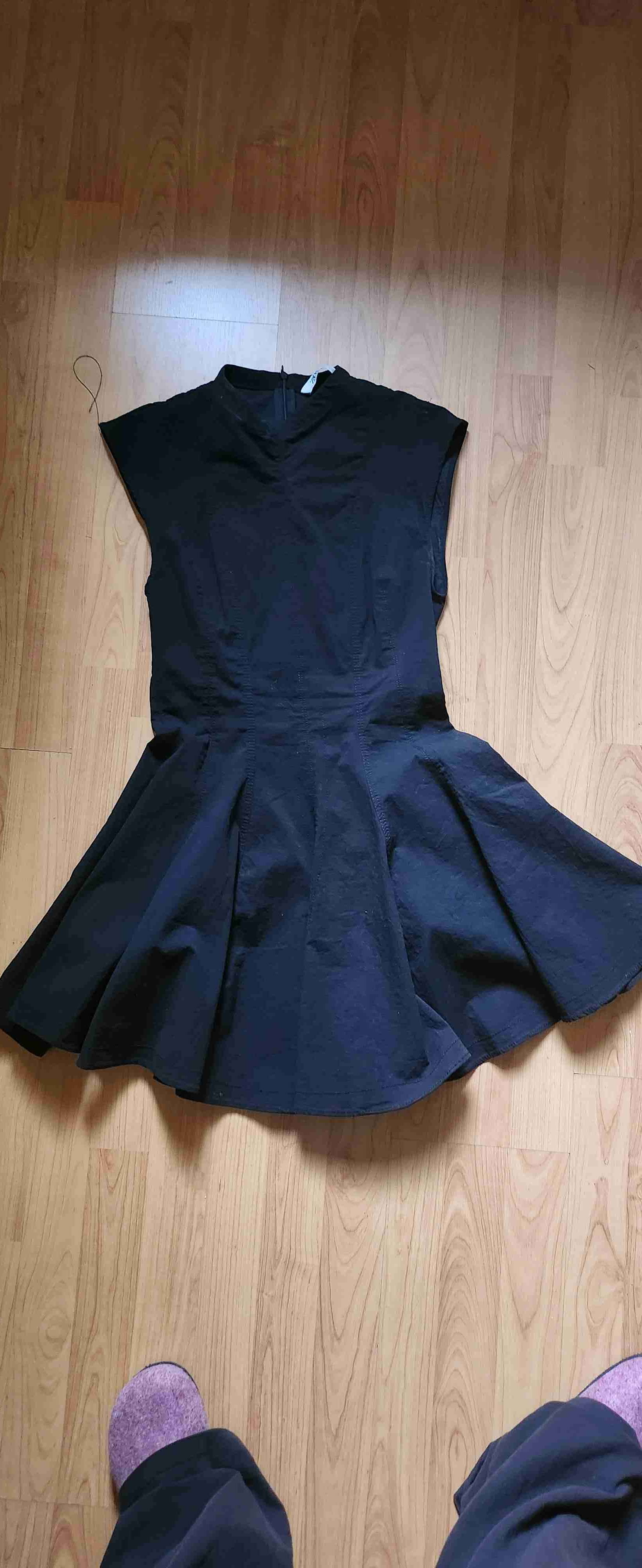 Vestido negro elegante - miniatura 1