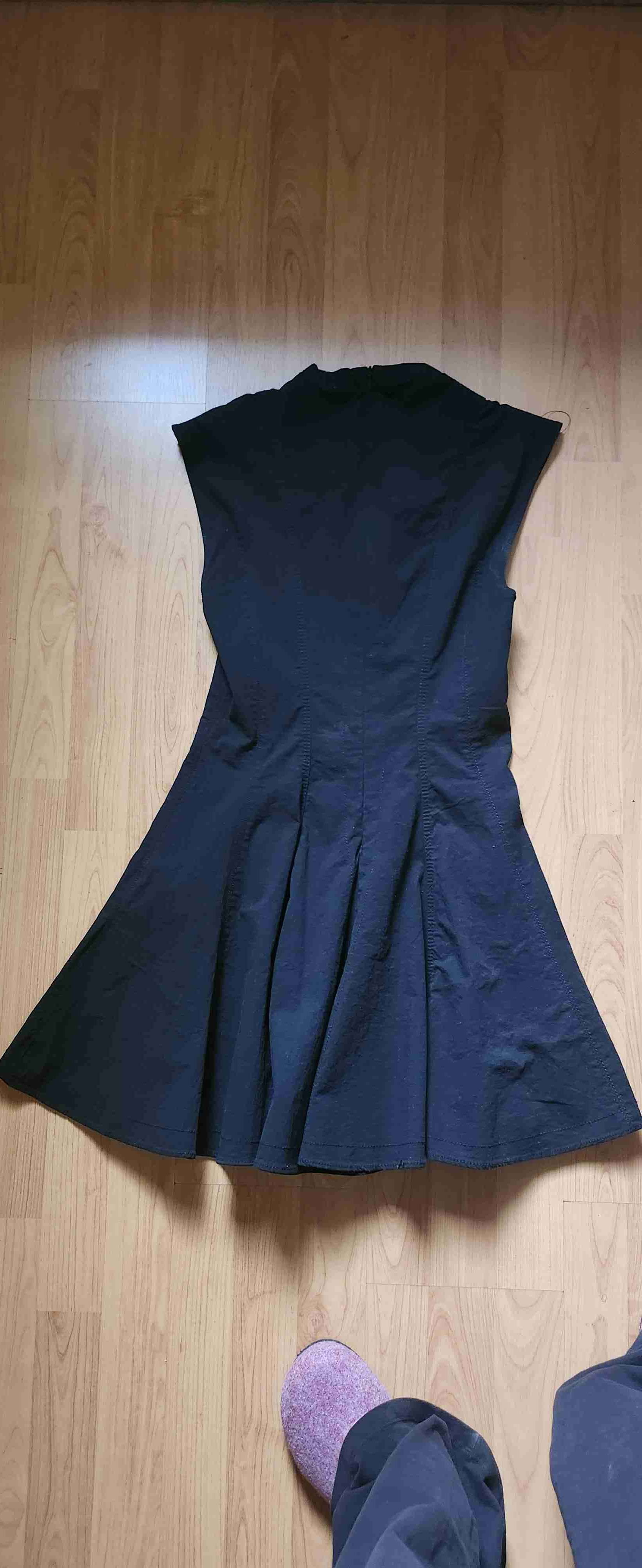 Vestido negro elegante - miniatura 2