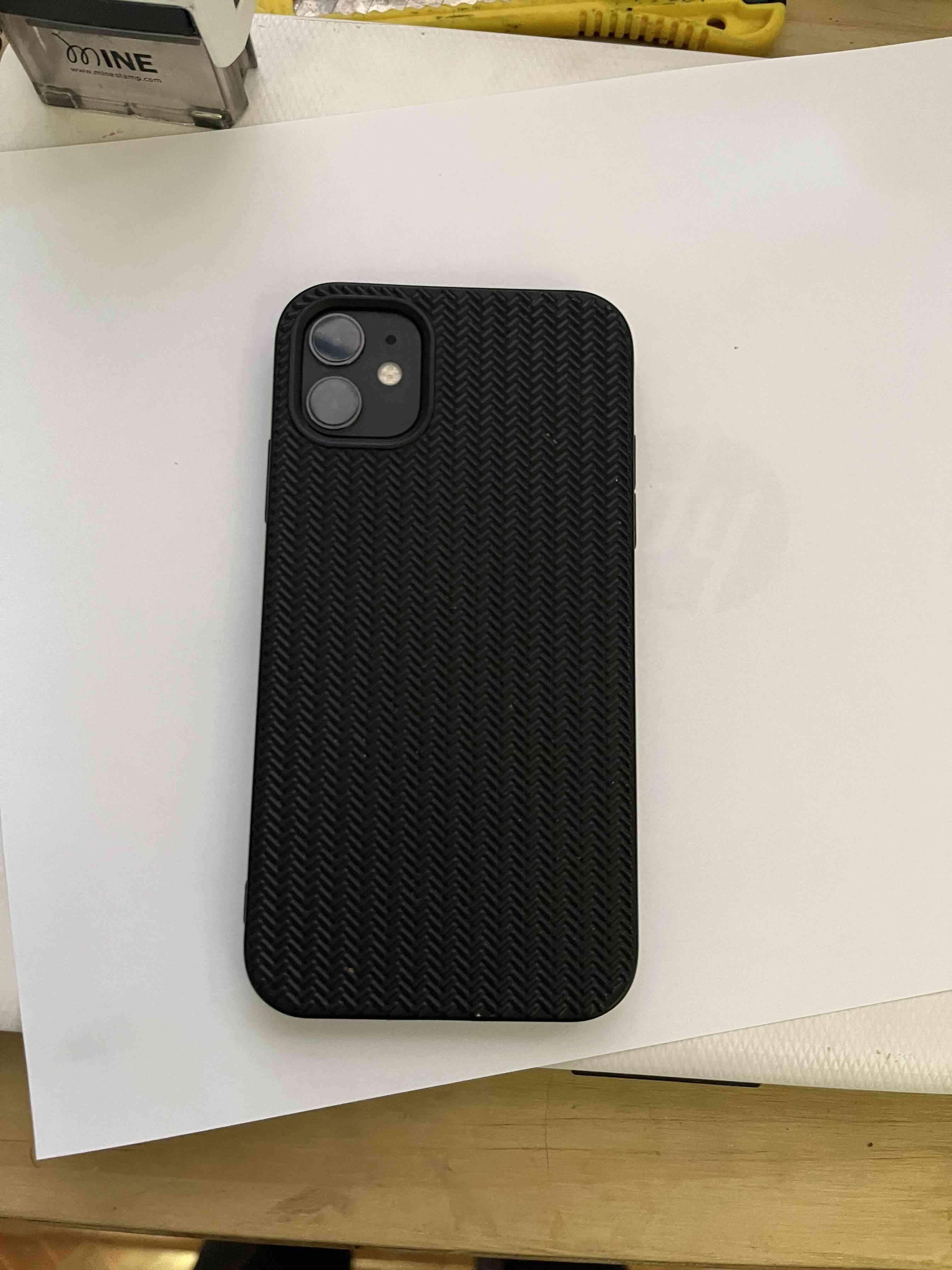iPhone 11  negro en buen estado - miniatura 2
