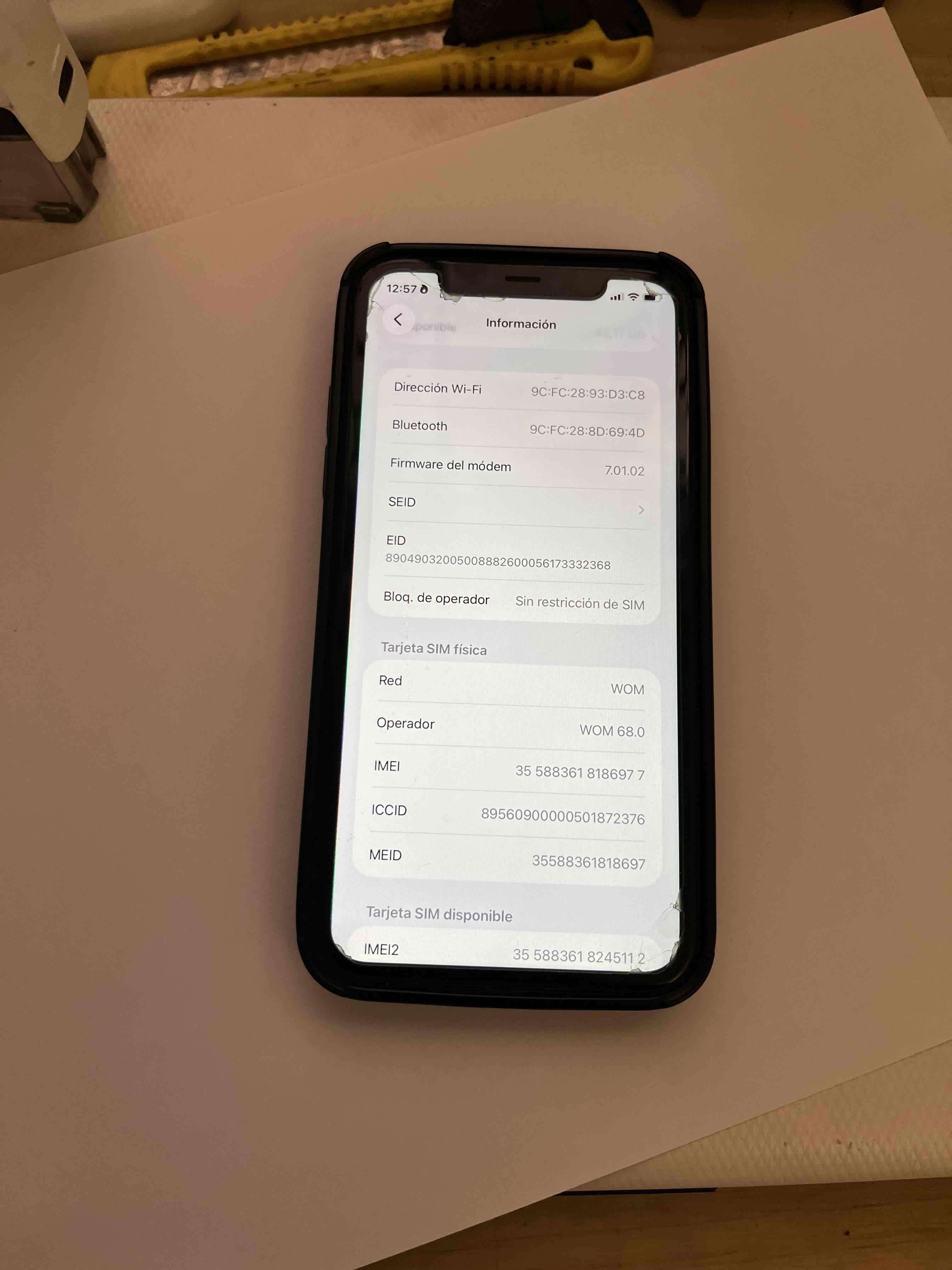 iPhone 11  negro en buen estado - miniatura 3