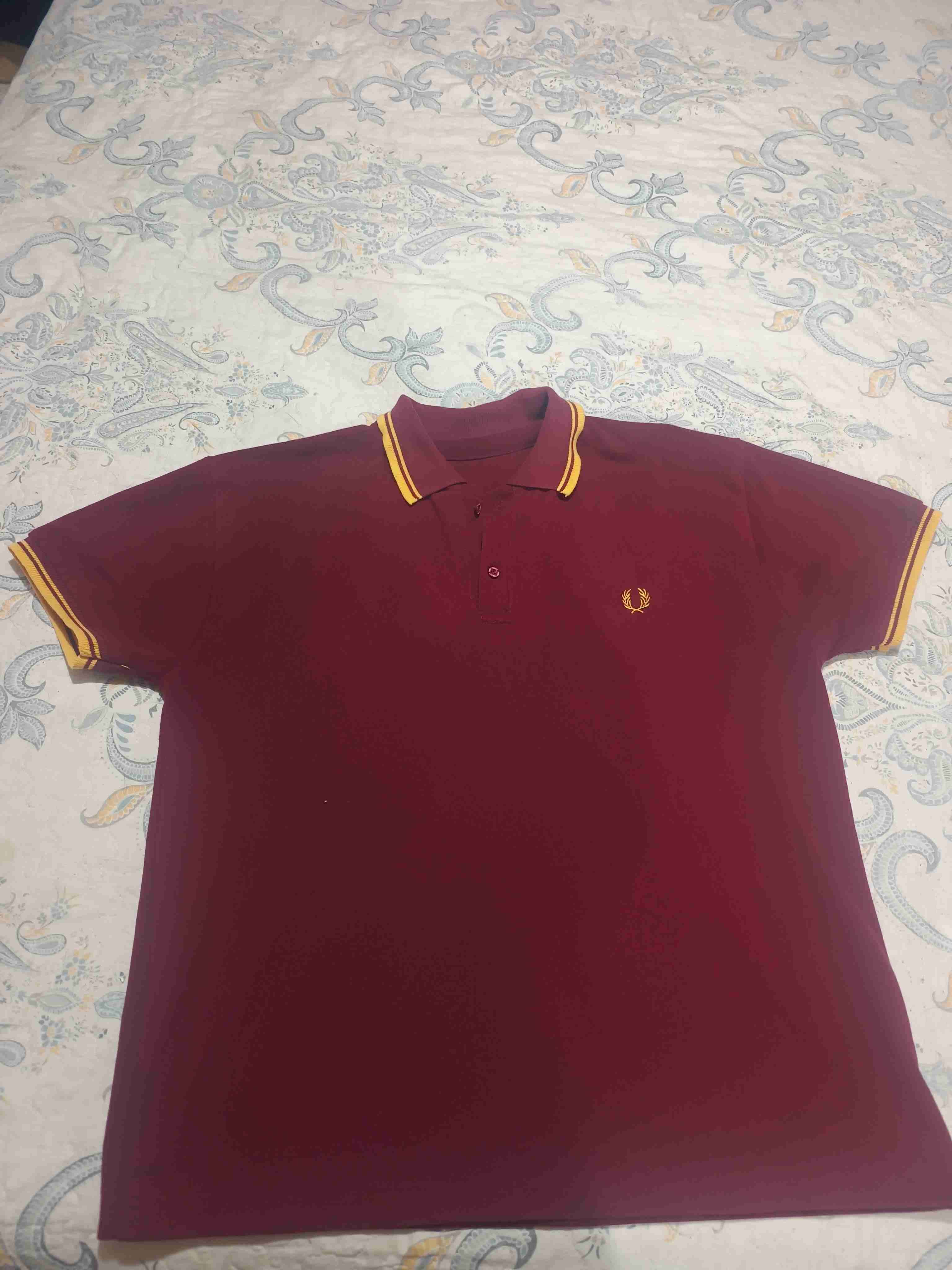Polera polo roja y amarilla - miniatura 1