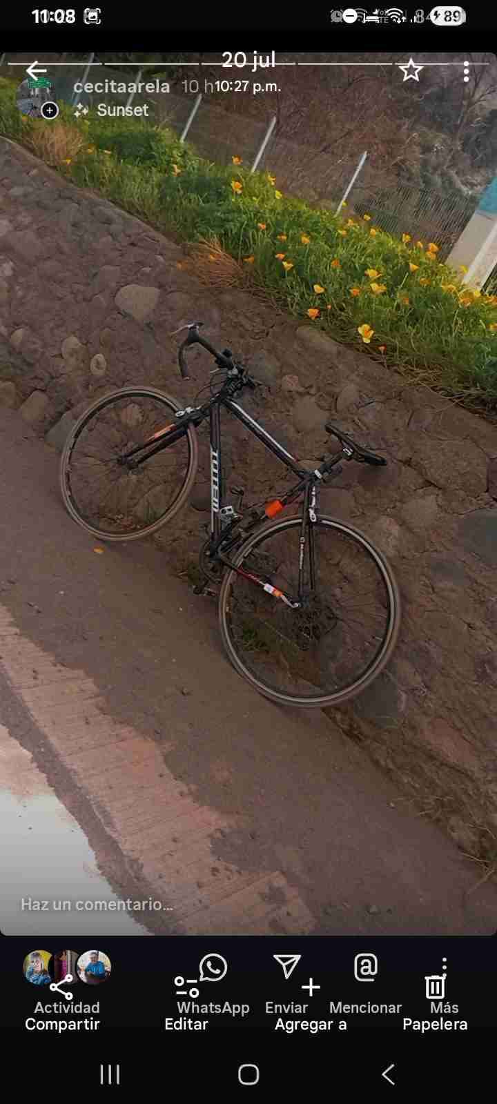 Bicicleta de carretera negra - miniatura 1