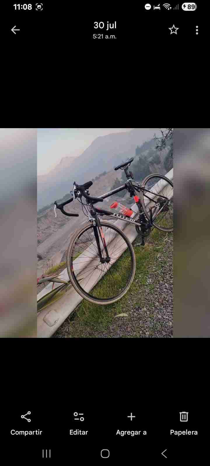 Bicicleta de carretera negra - miniatura 2