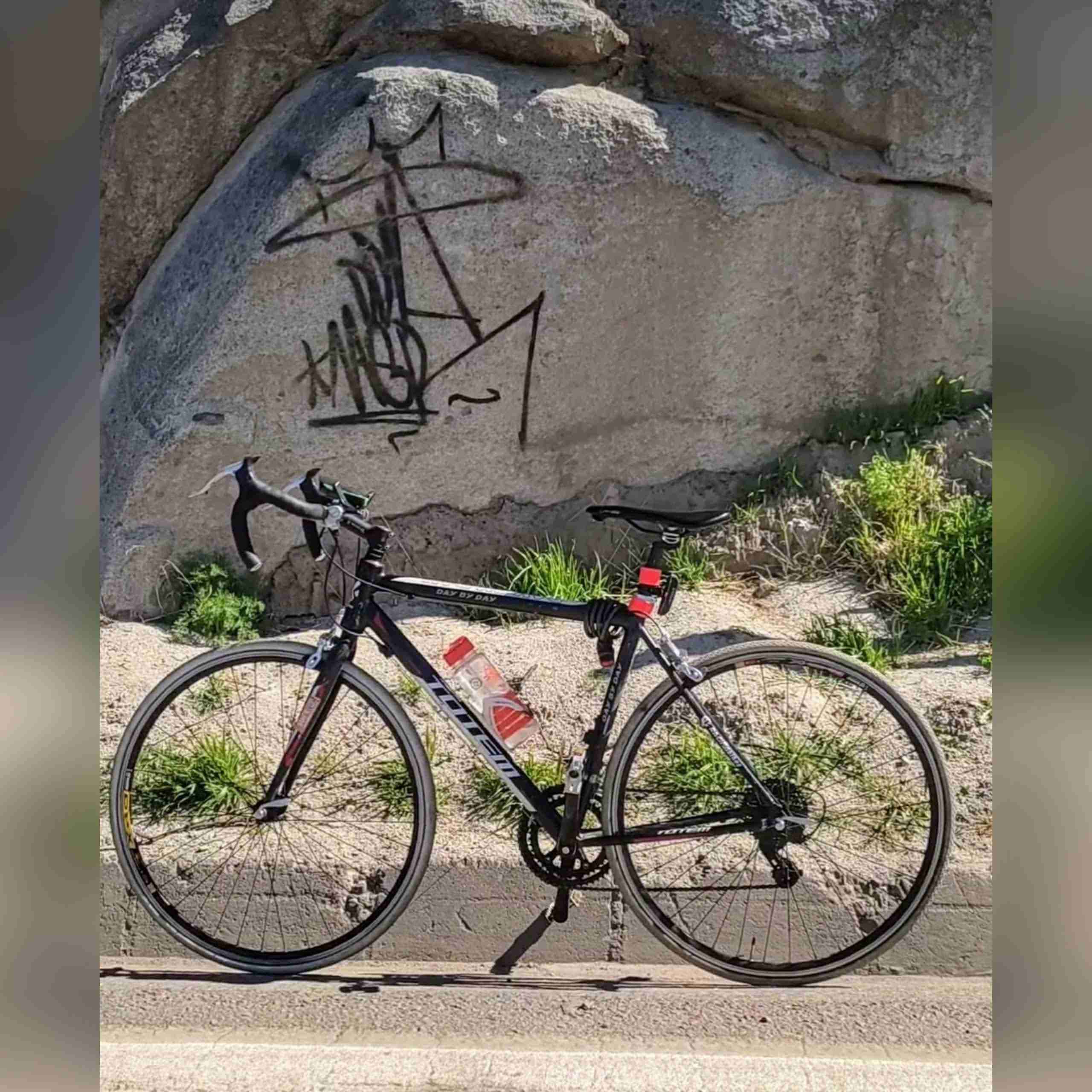 Bicicleta de carretera negra - miniatura 4