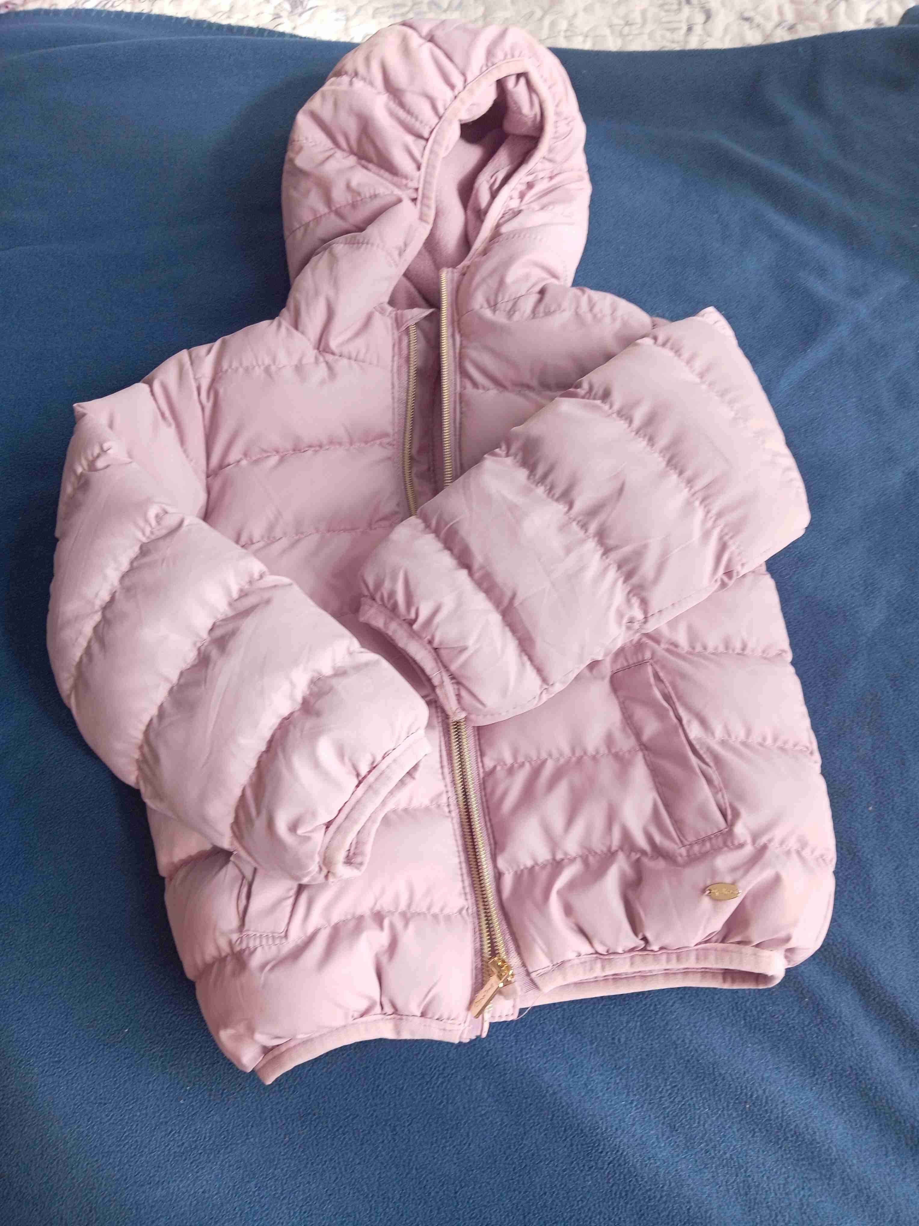 Chaqueta acolchada rosada para niña