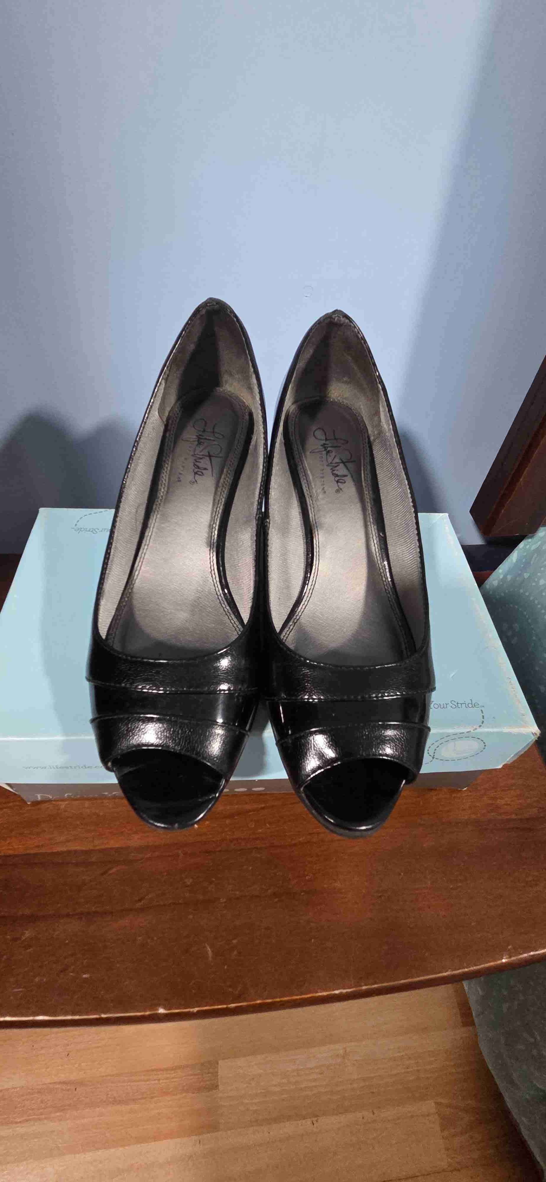 Zapatos de tacón negro abierto - miniatura 4