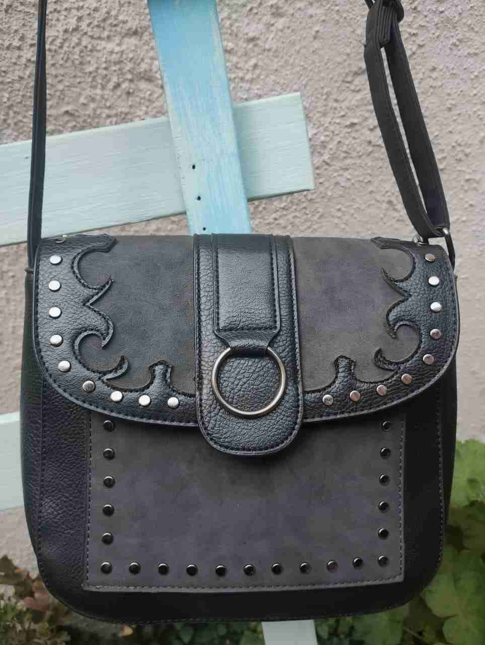 Cartera de ecocuero con tachas - miniatura 1