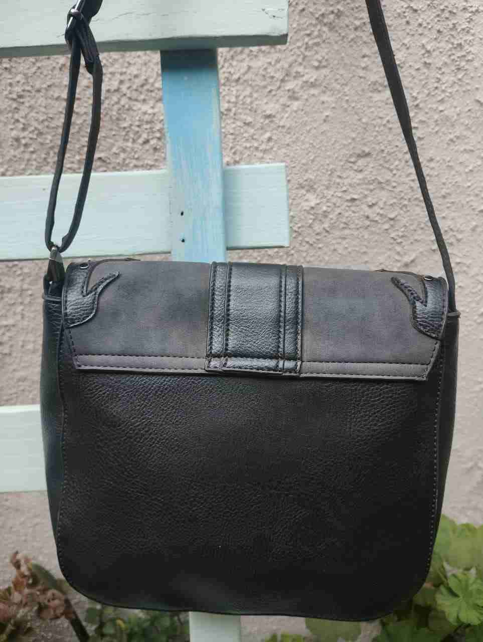 Cartera de ecocuero con tachas - miniatura 2