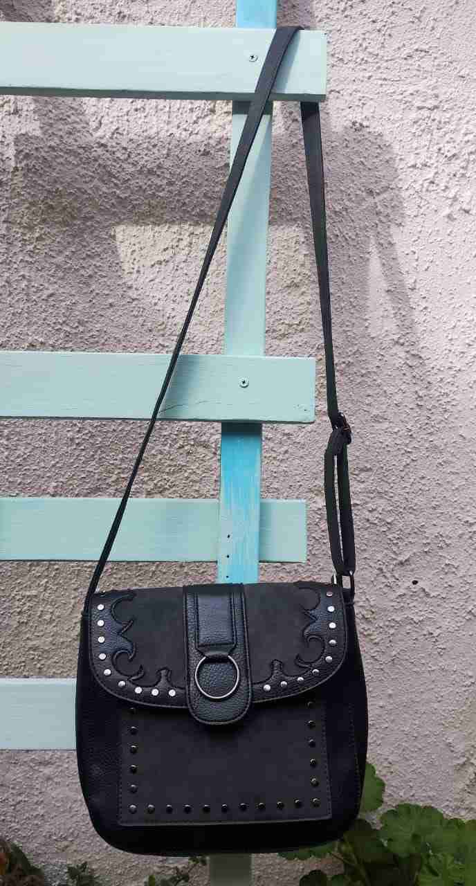 Cartera de ecocuero con tachas - miniatura 3