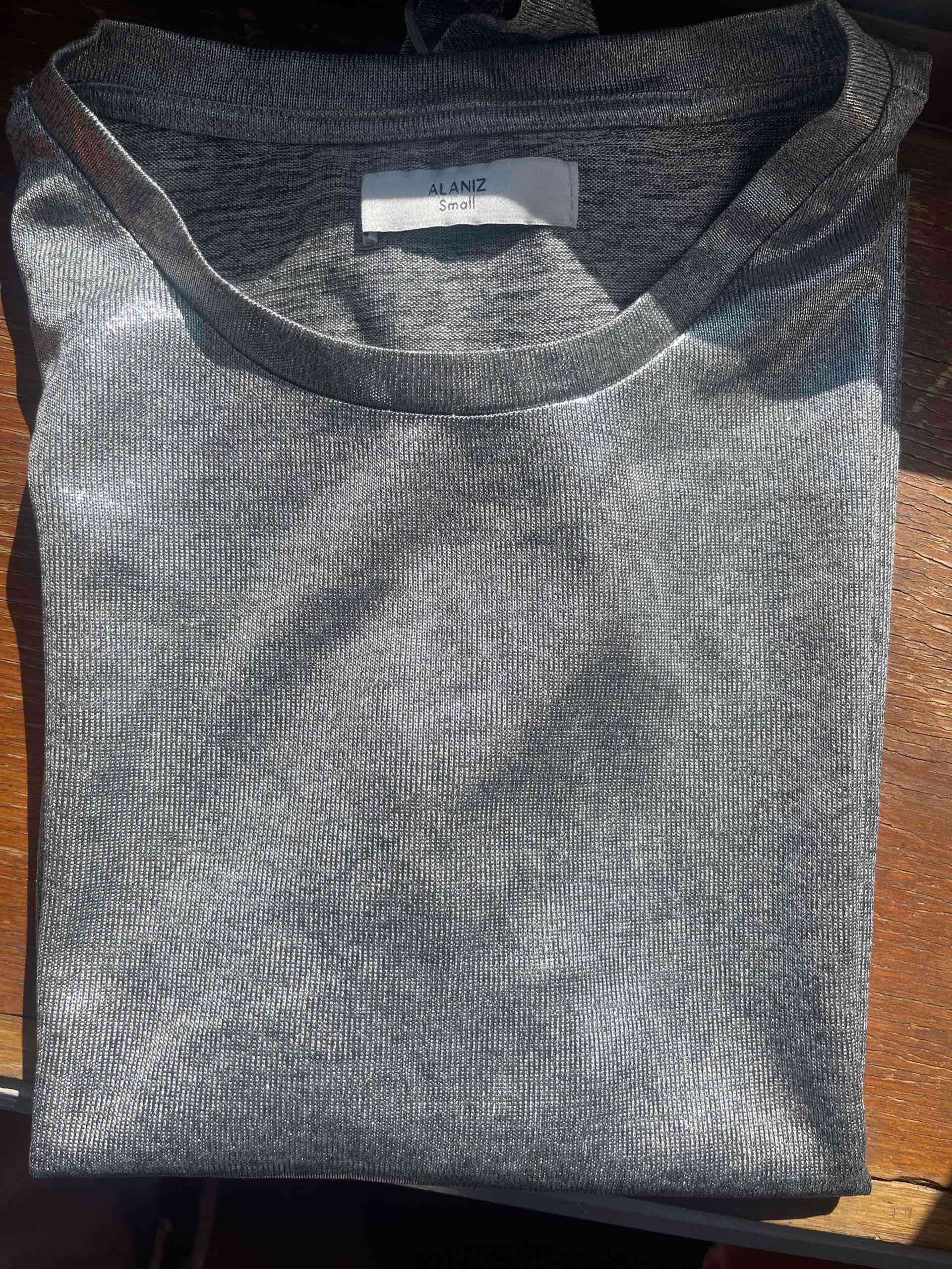 Polera plateada con volantes - miniatura 3