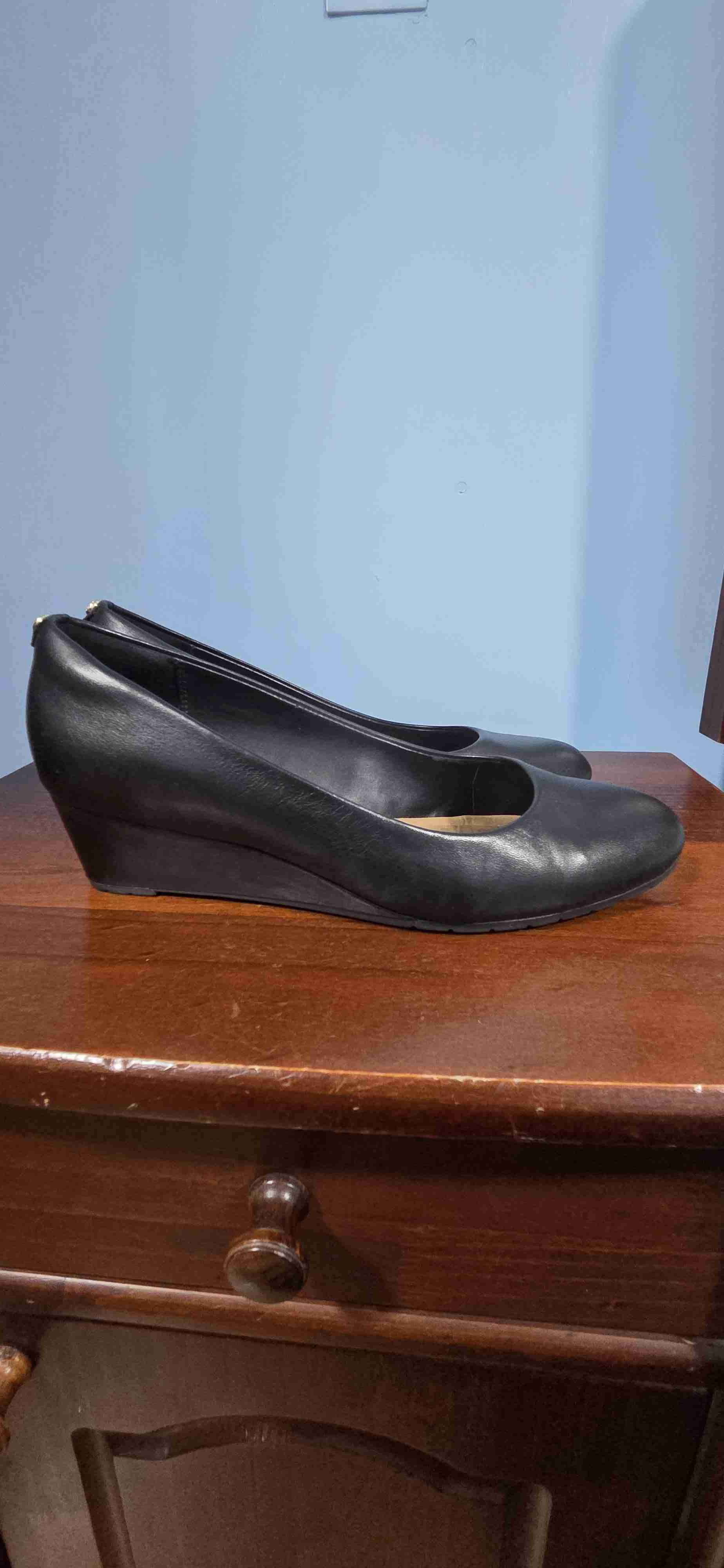 Zapatos negros de tacón cuña - miniatura 1