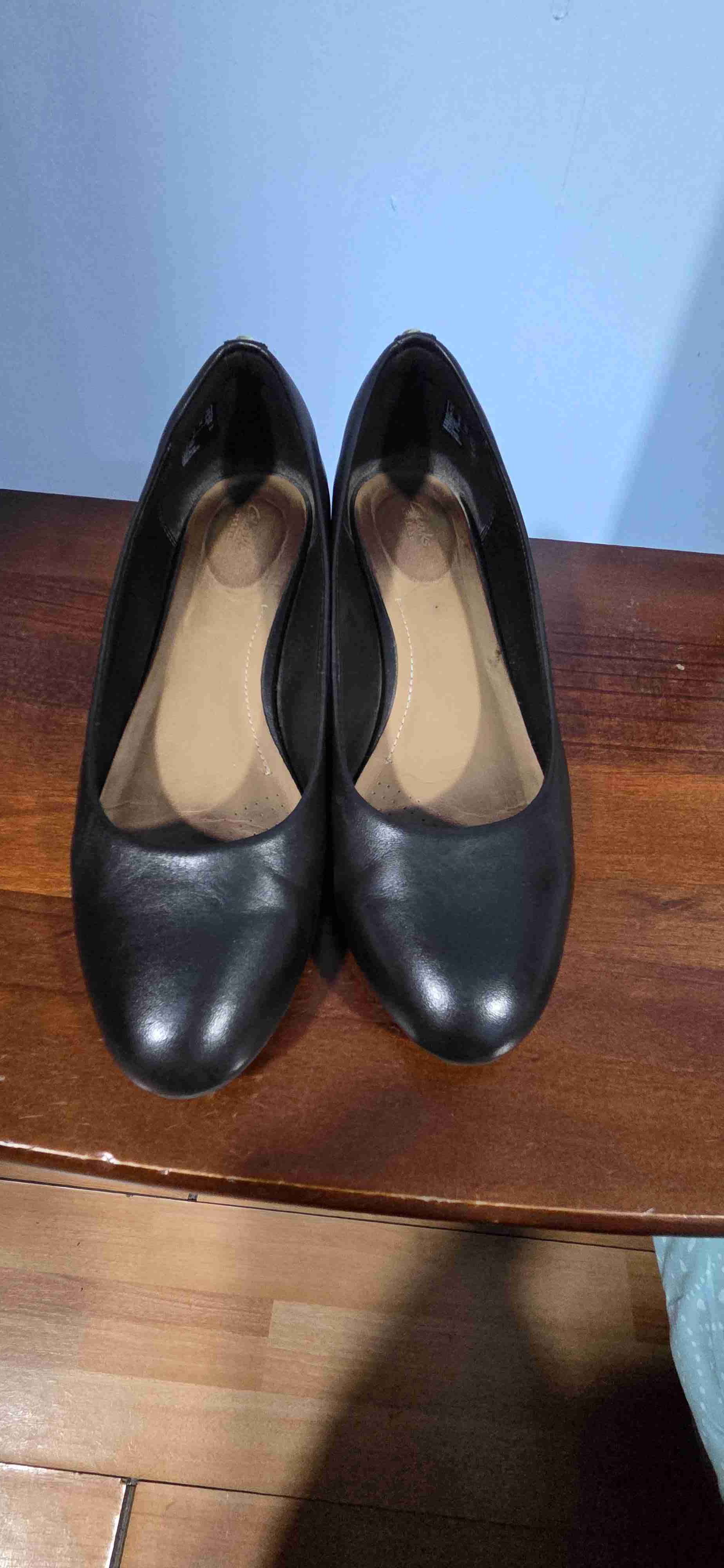 Zapatos negros de tacón cuña - miniatura 2