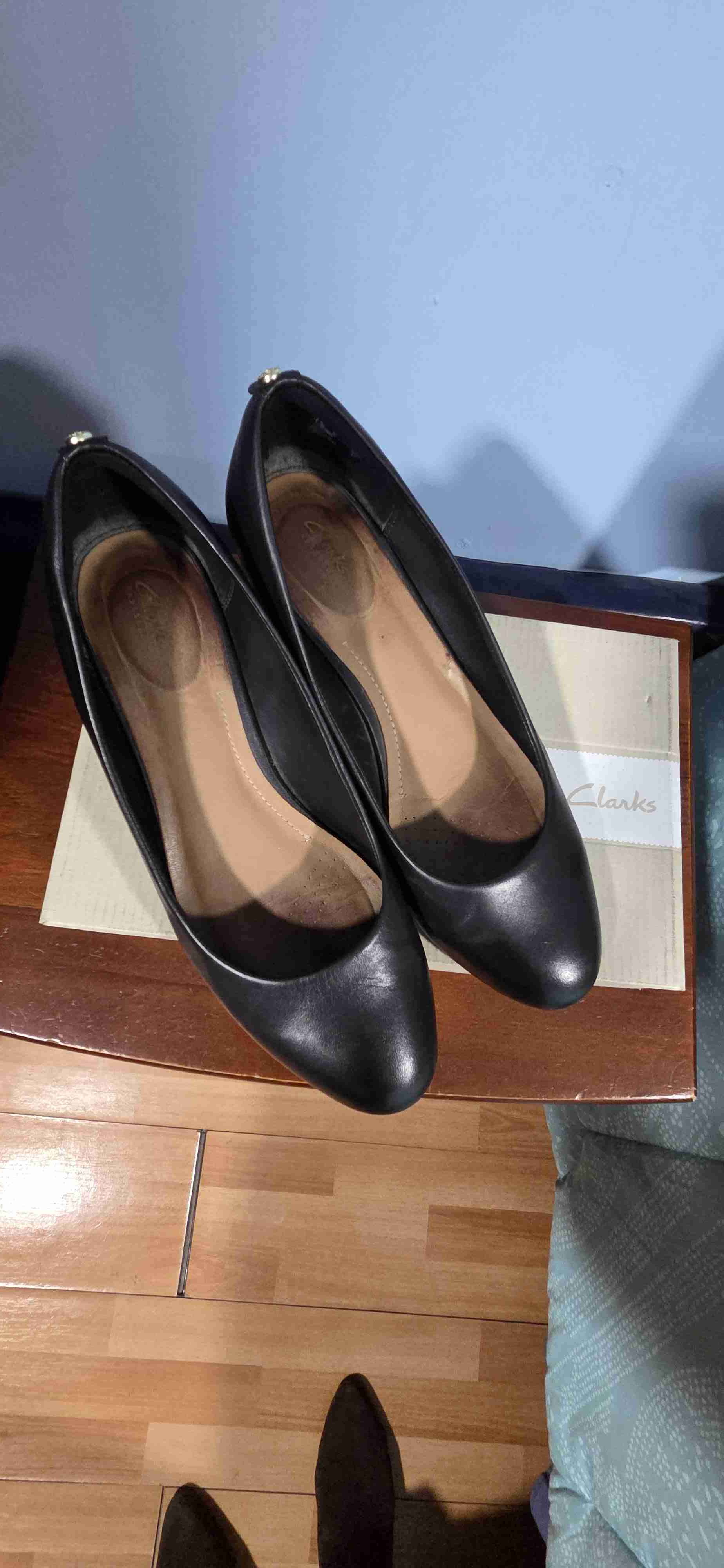 Zapatos negros de tacón cuña - miniatura 3