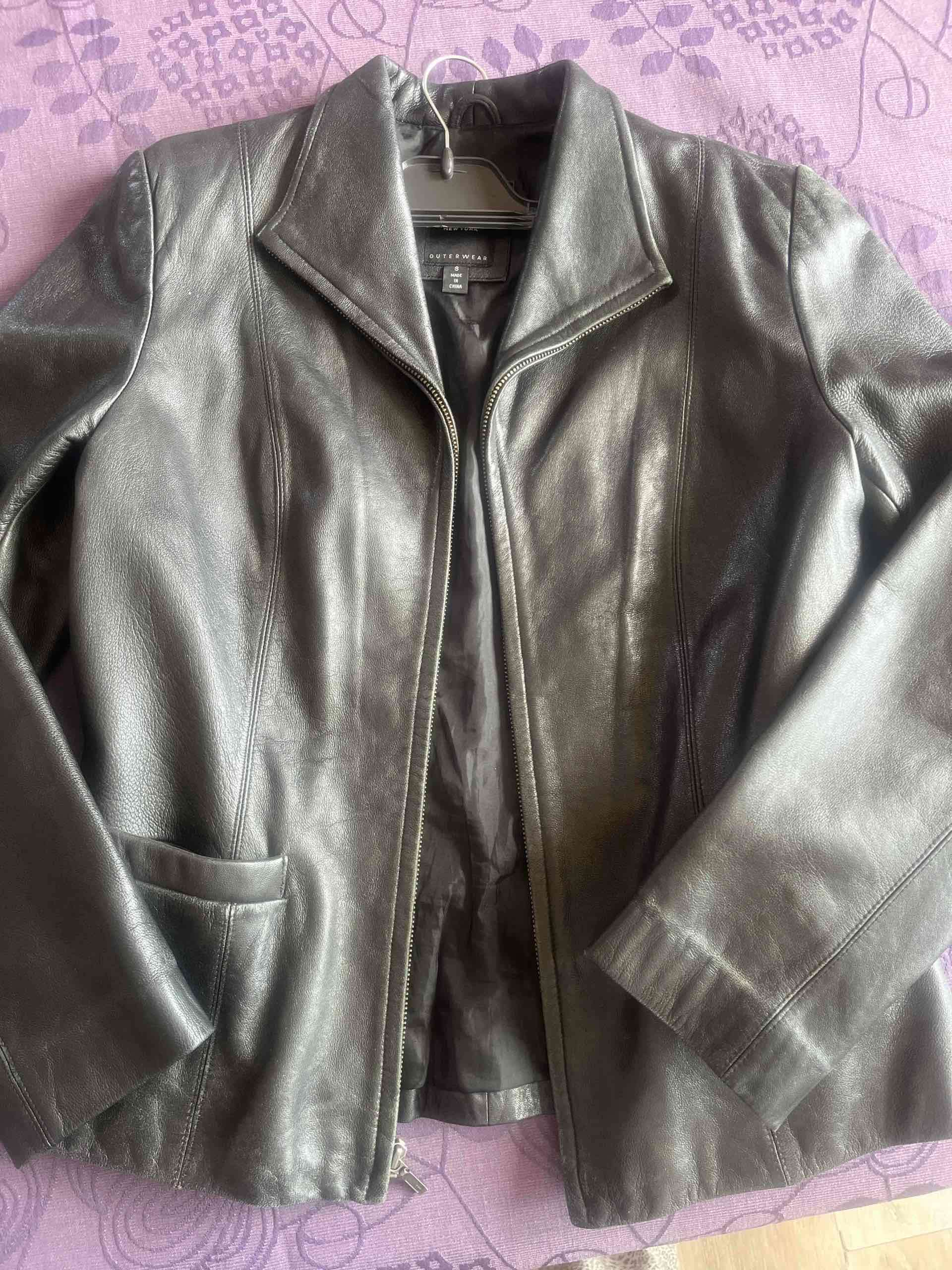 Chaqueta negra de cuero - miniatura 1